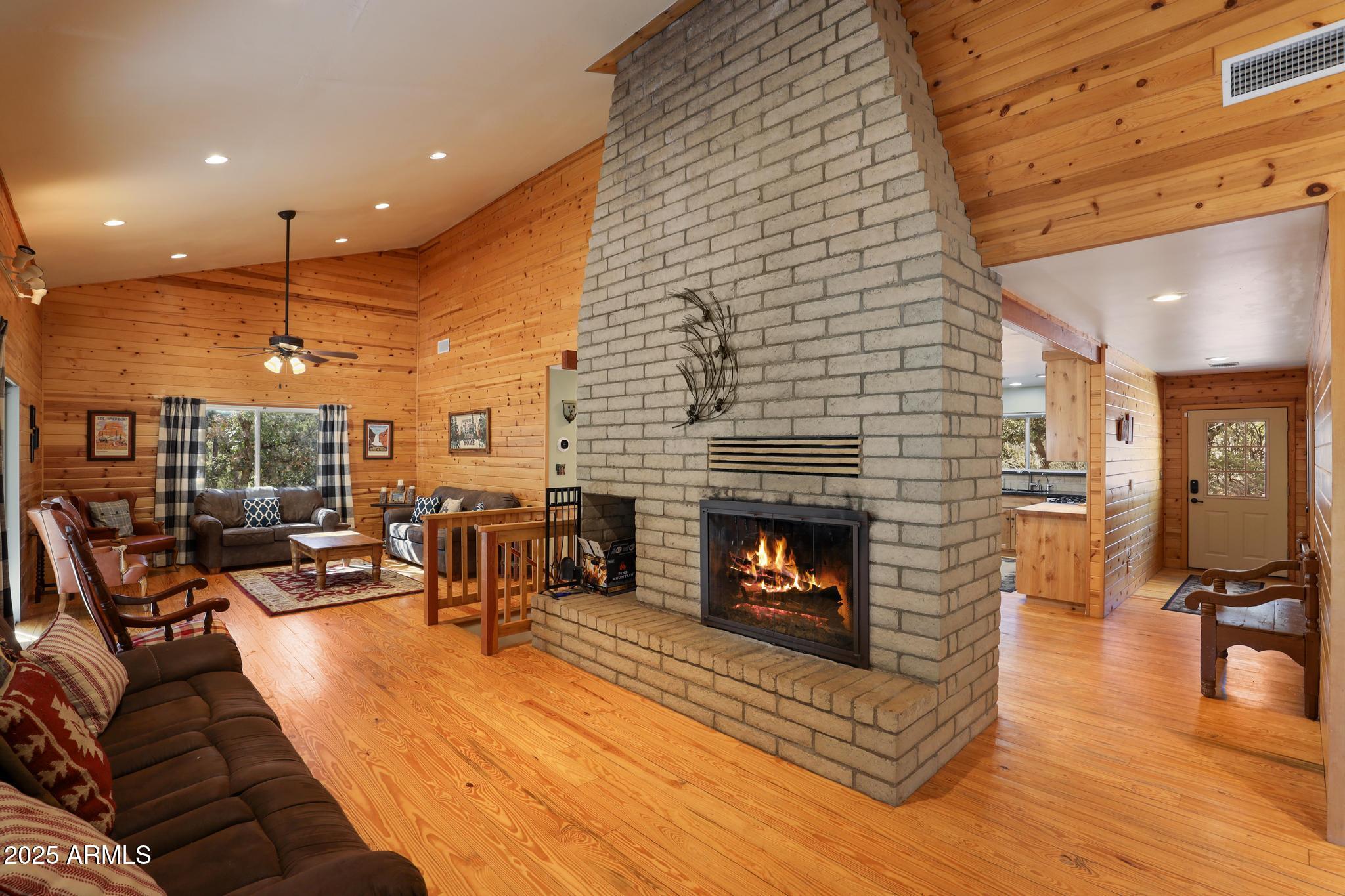 4744 N Charles Circle