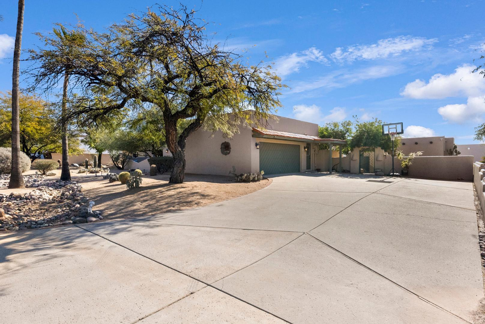 9335 E CASITAS DEL RIO Drive
