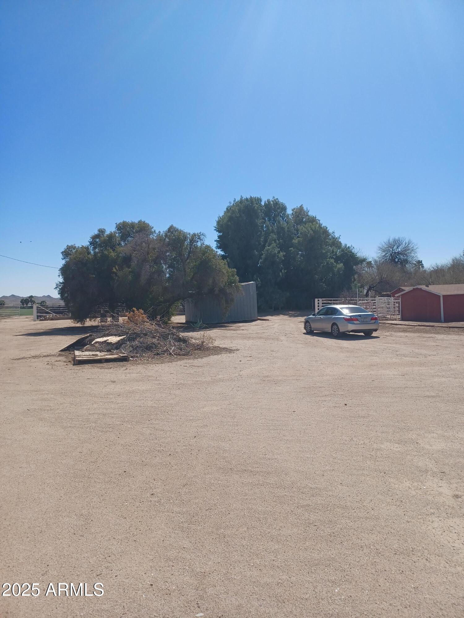 1009 E MONROE Avenue