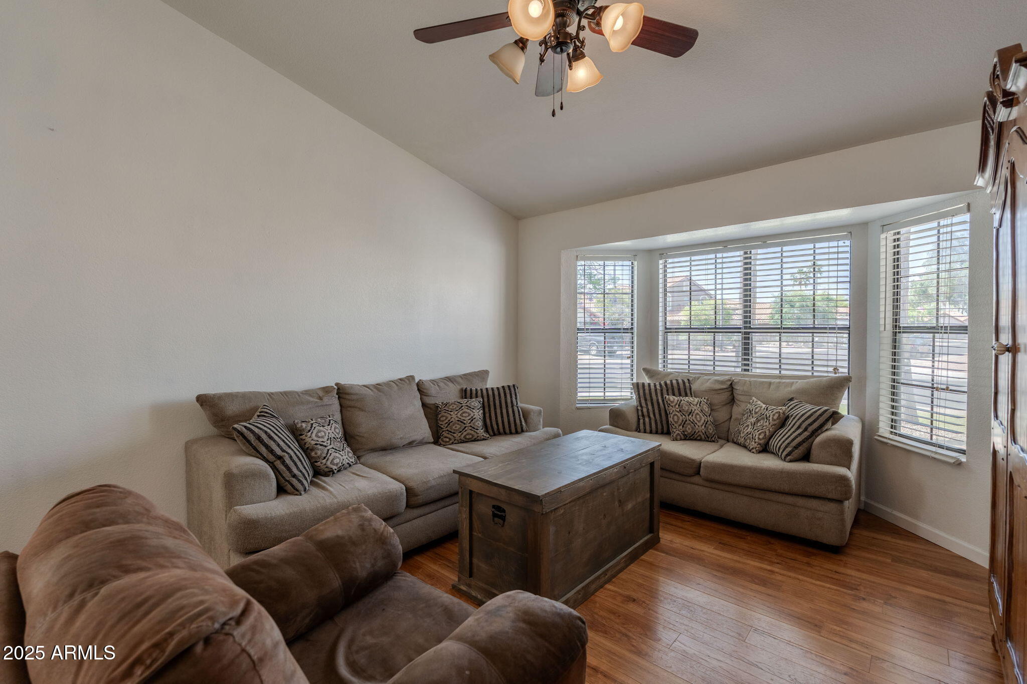 1109 E SAN PEDRO Avenue