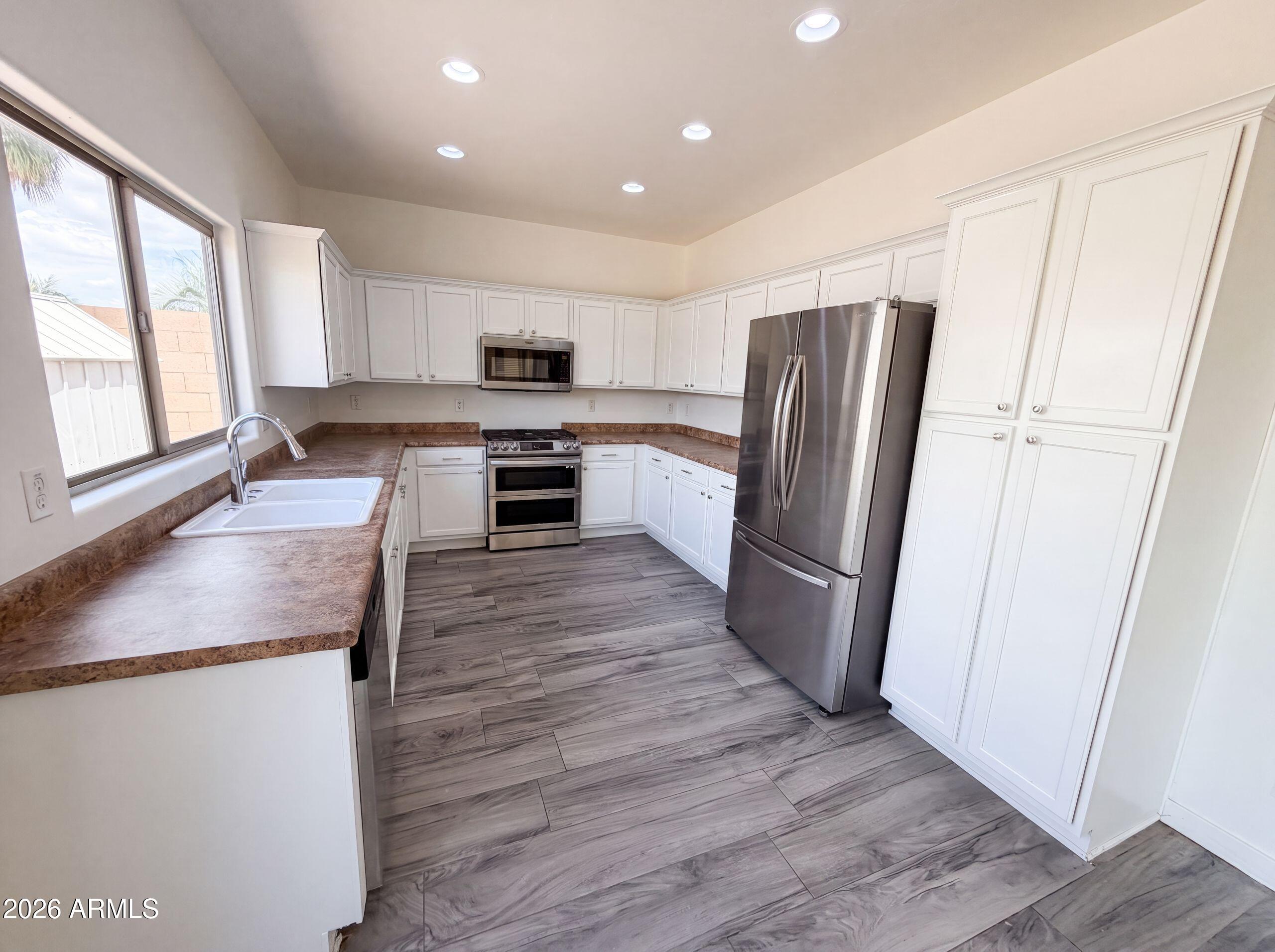 21170 E TWIN ACRES Drive