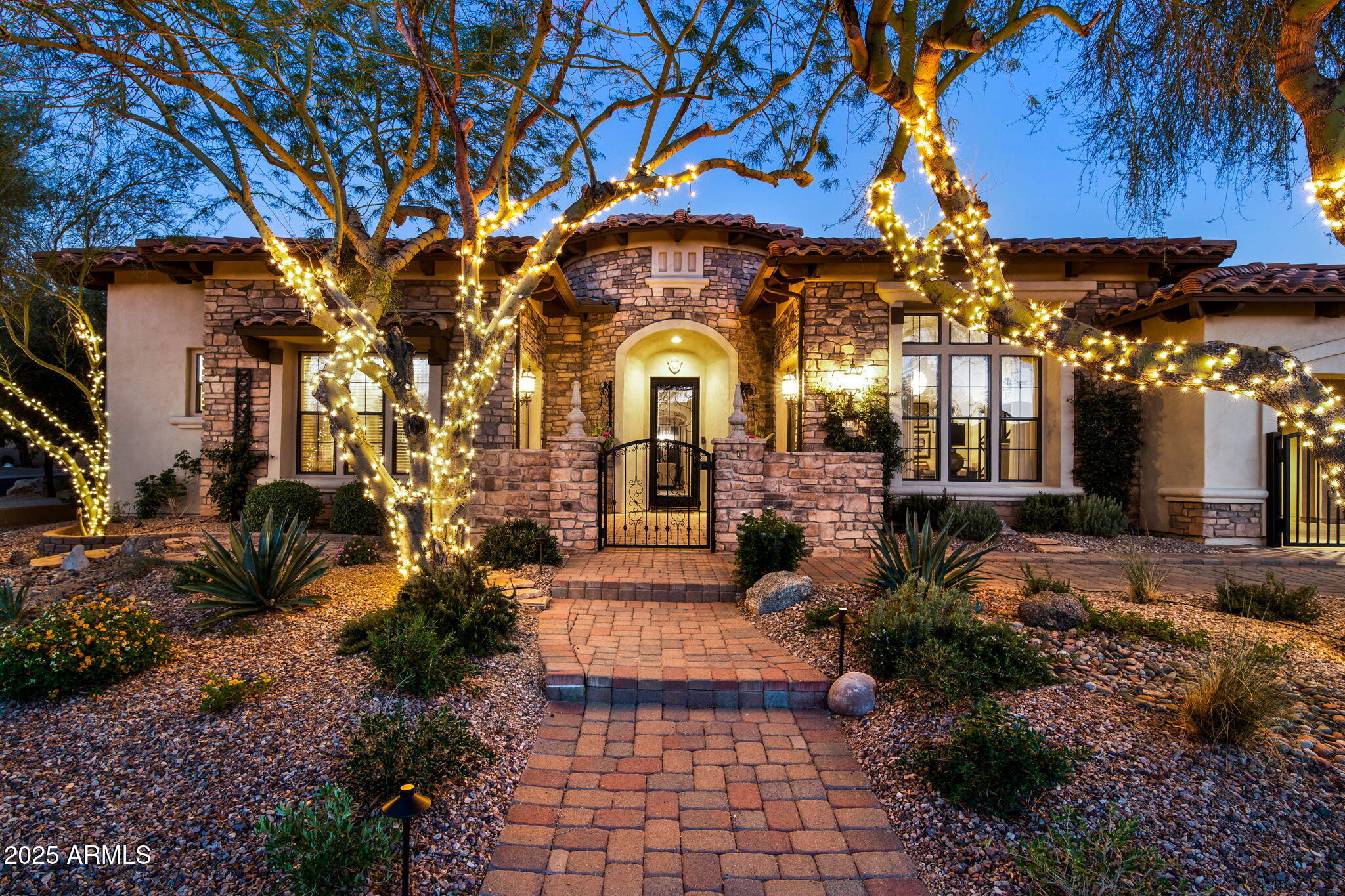 4223 N ARBOLES Circle