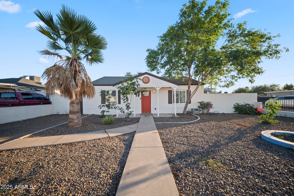 Photo of 2547 W Adams Street, Phoenix, AZ 85009 (MLS # 6944575)