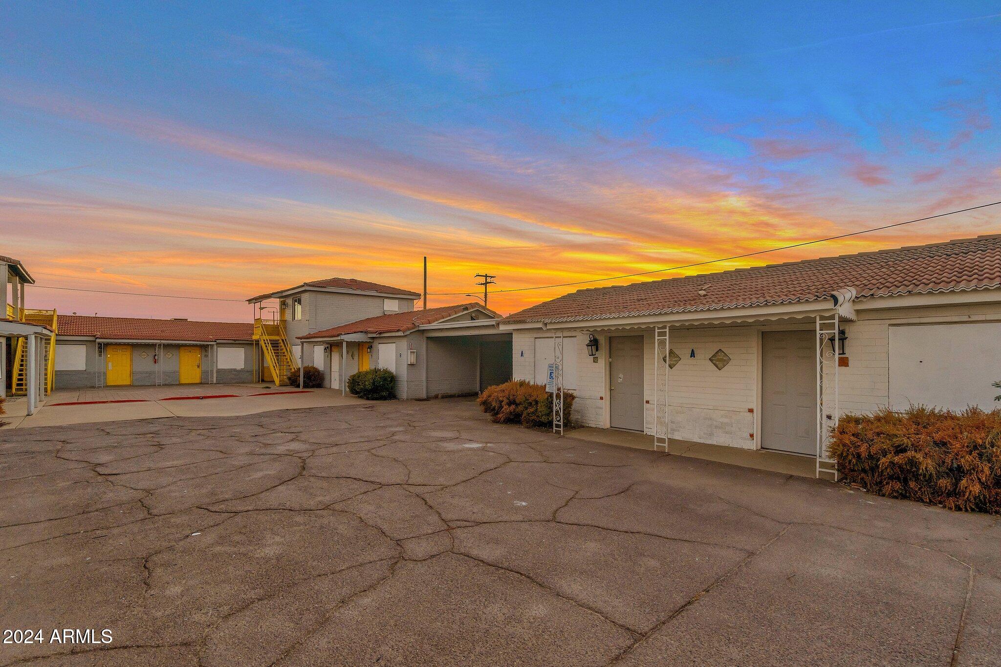 1945 W VAN BUREN Street