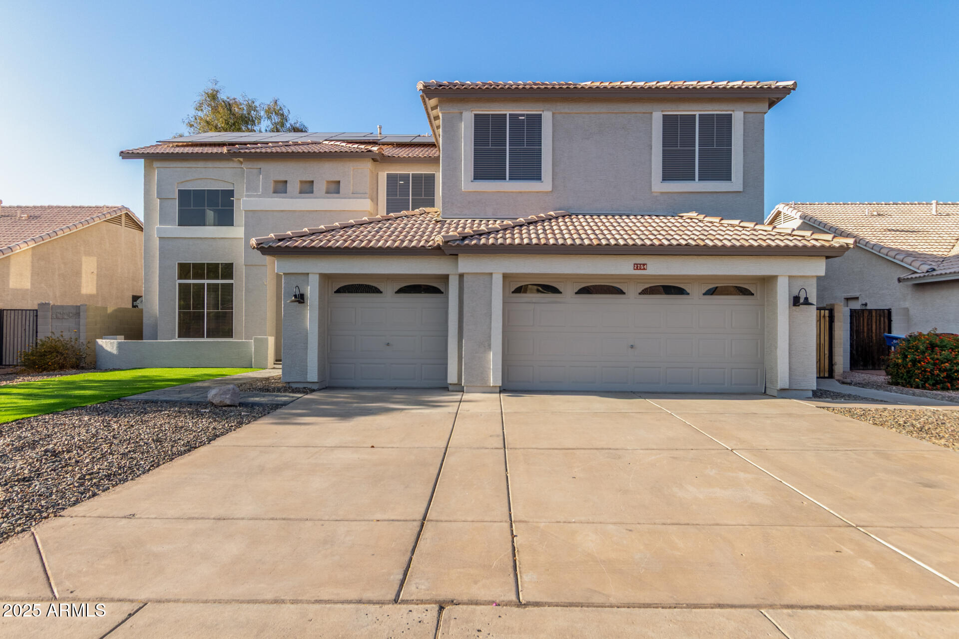 2754 E MICHELLE Way