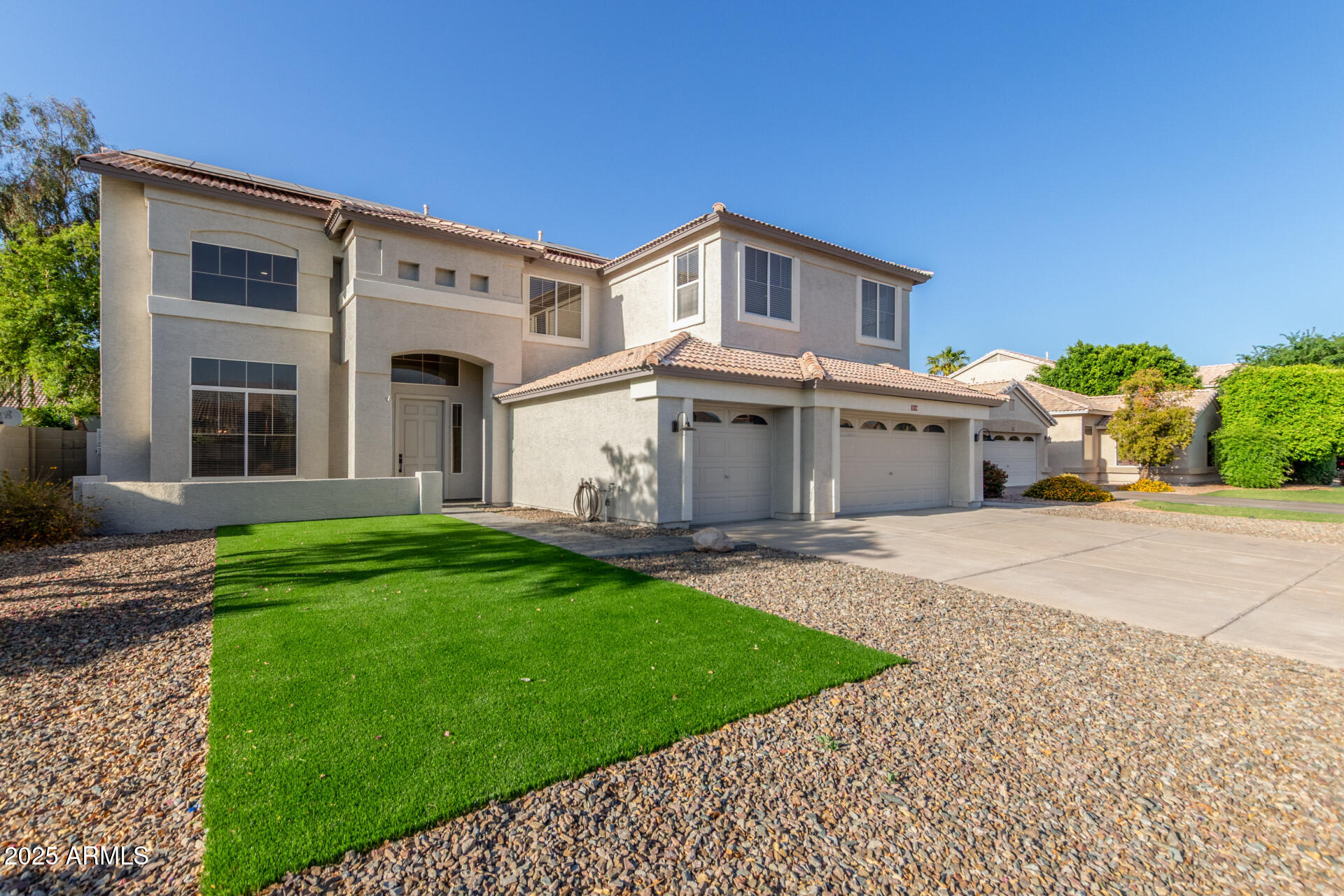2754 E MICHELLE Way