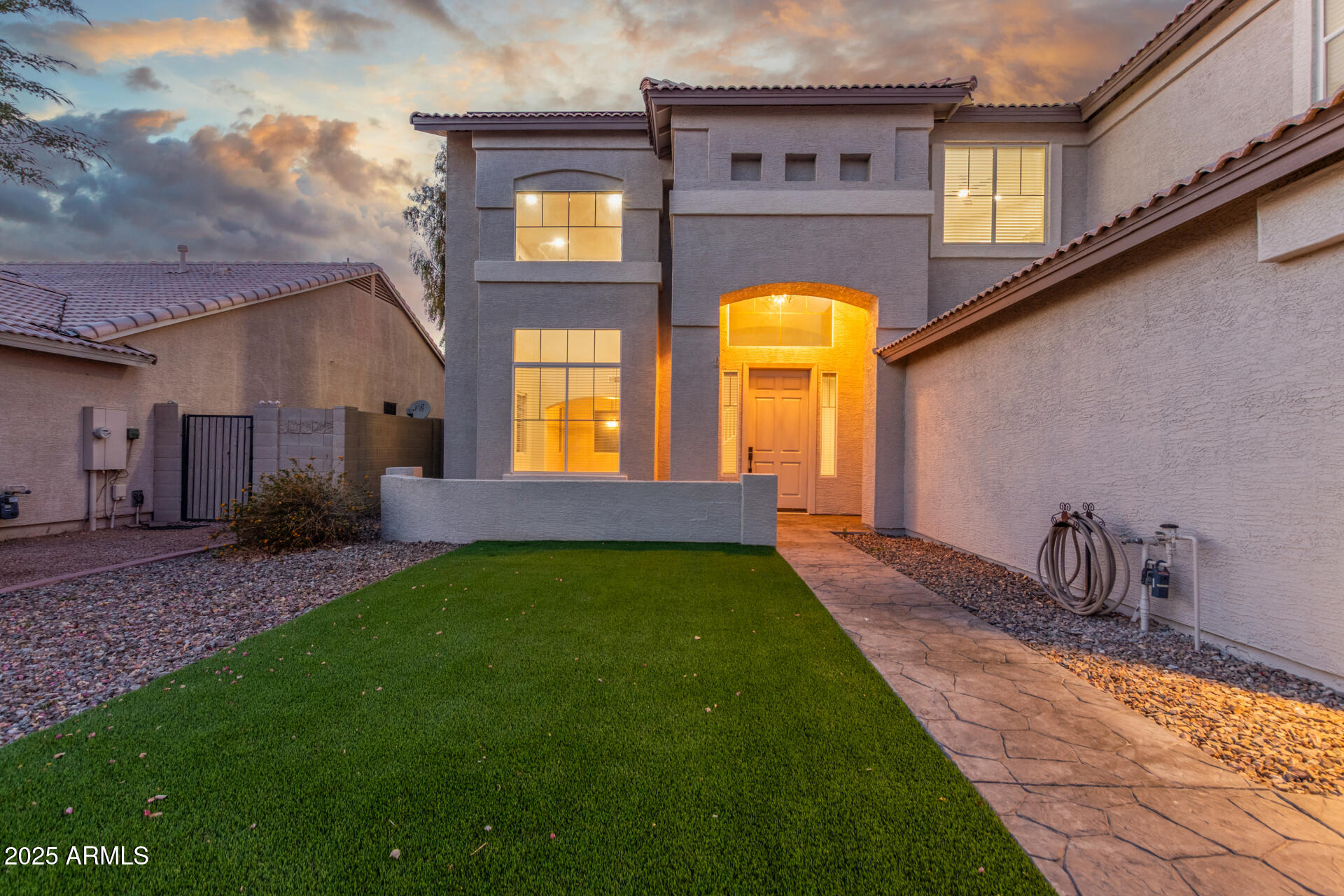 2754 E MICHELLE Way