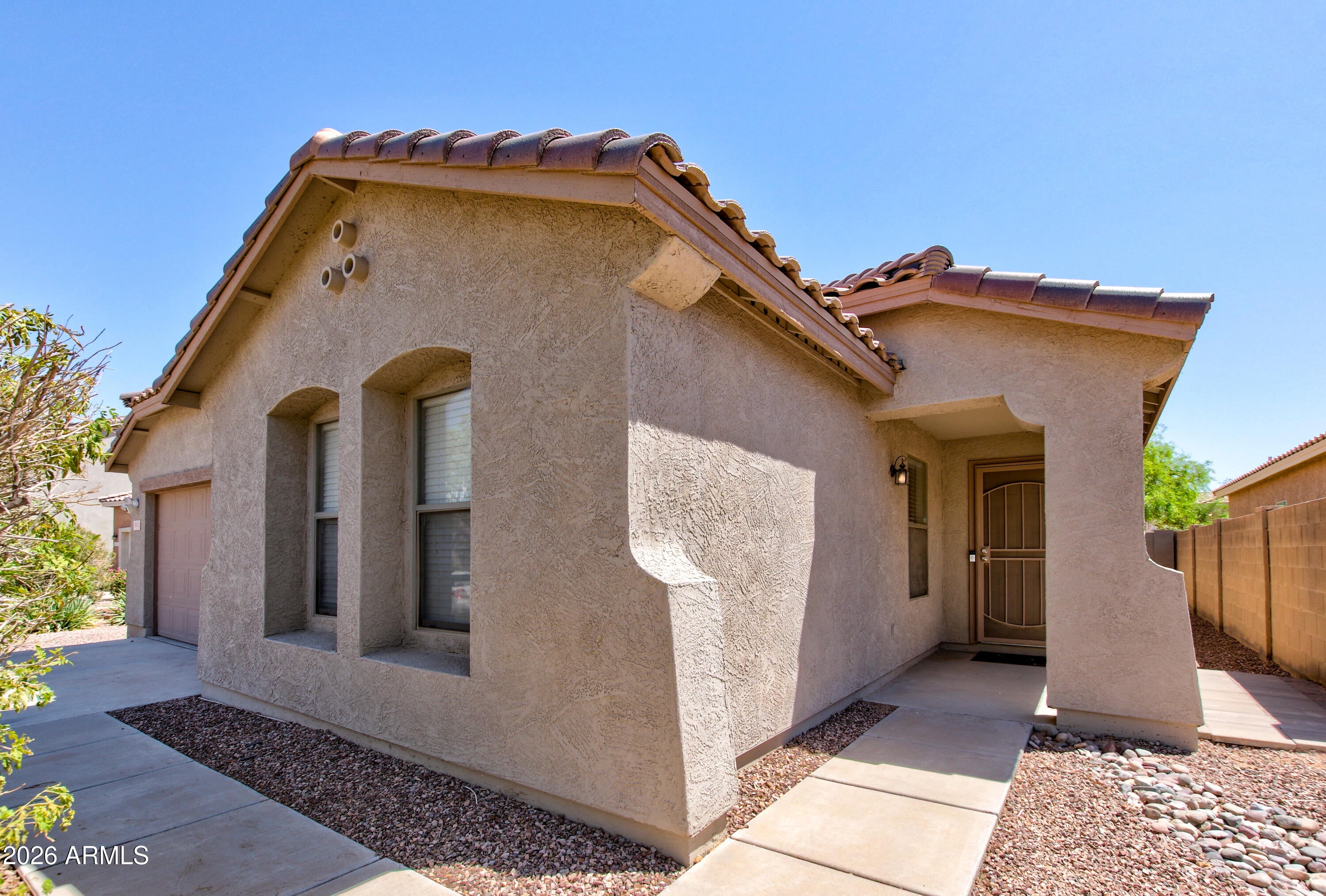 661 W VEKOL Court