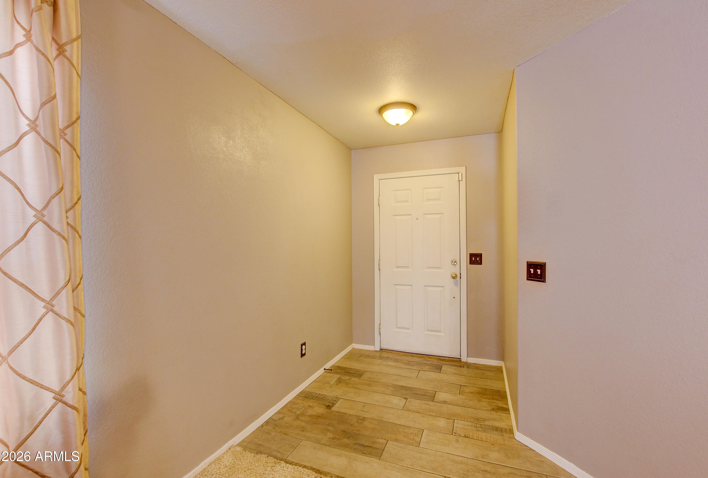 661 W VEKOL Court