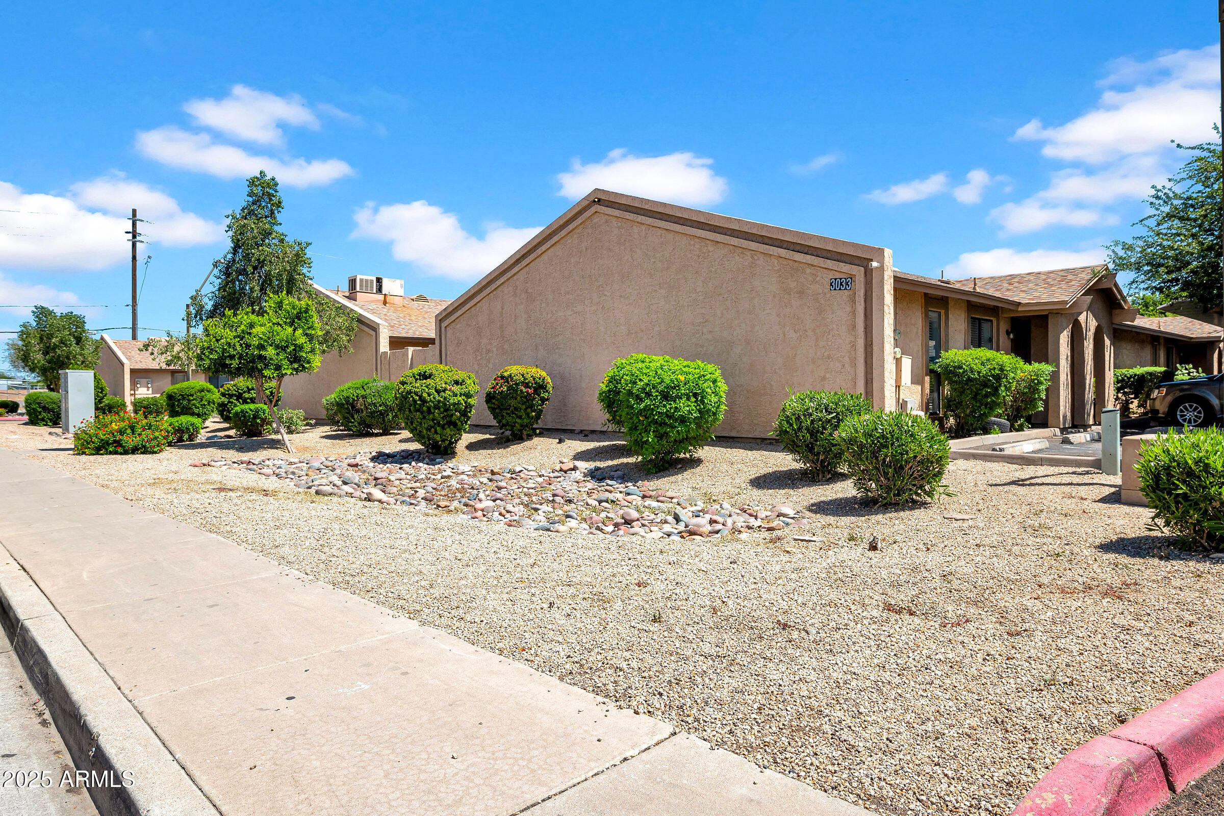 3027 E GRANDVIEW Road 1