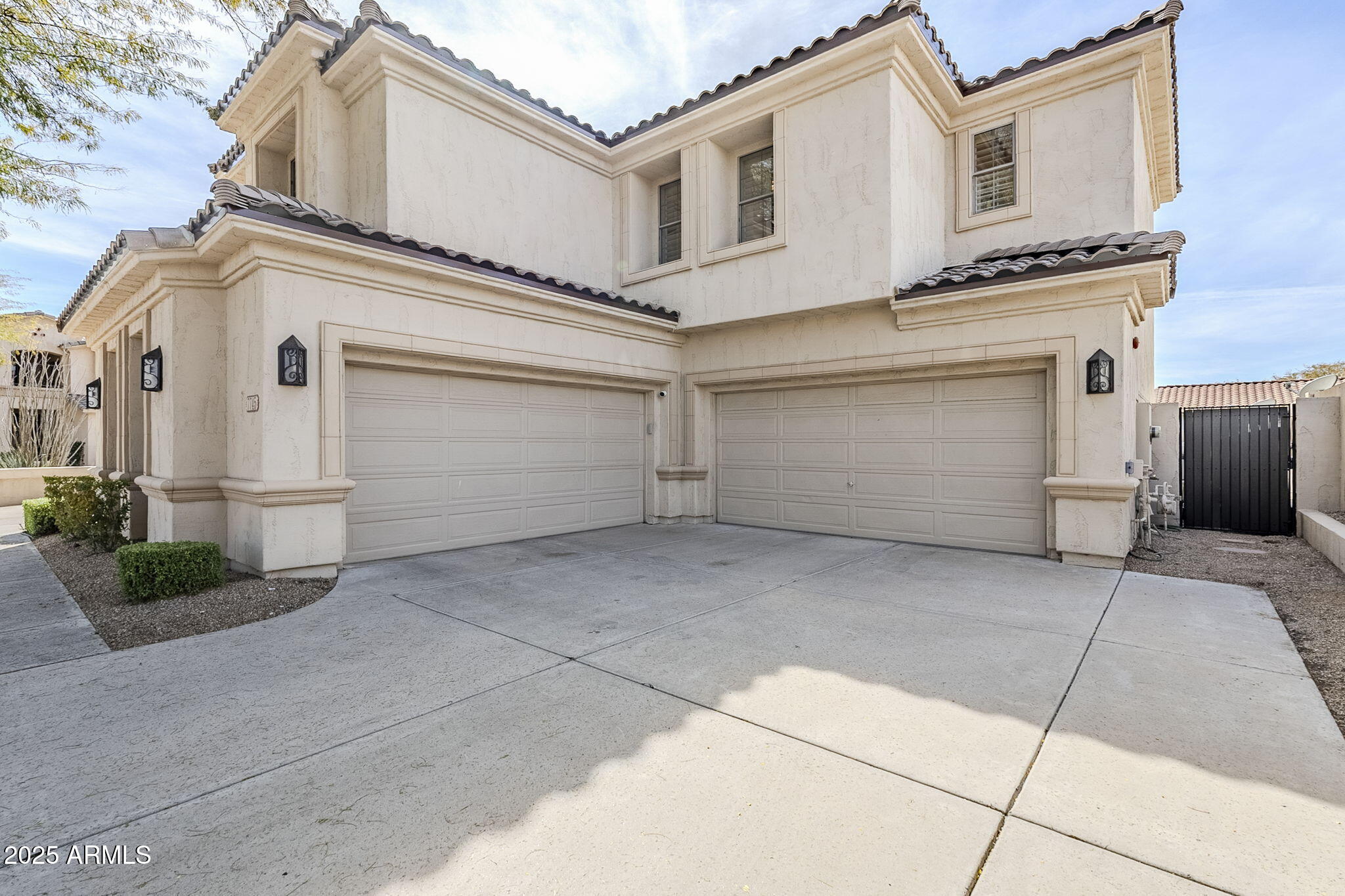 7745 E Calle De Las Brisas --
