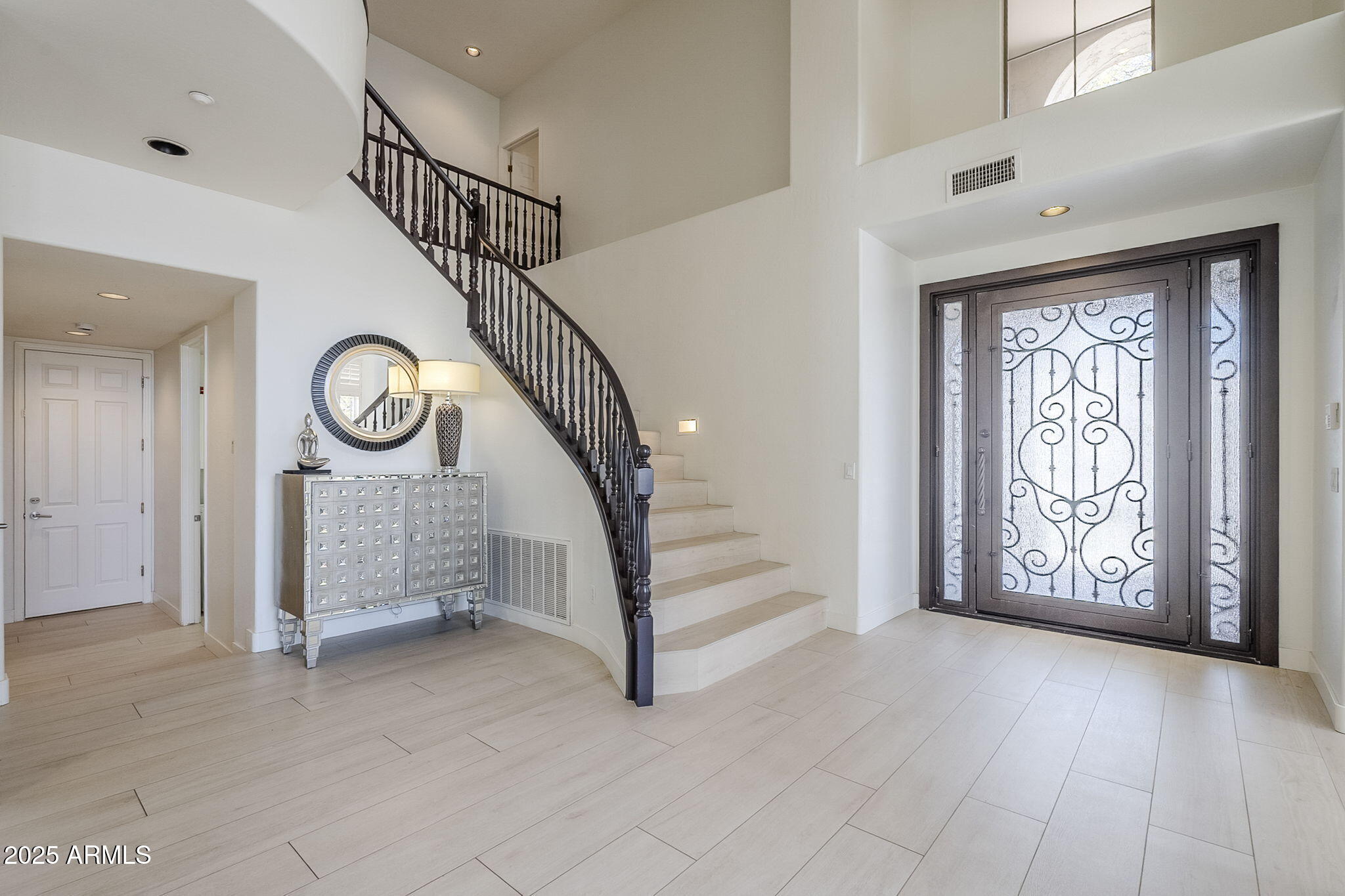 7745 E Calle De Las Brisas --