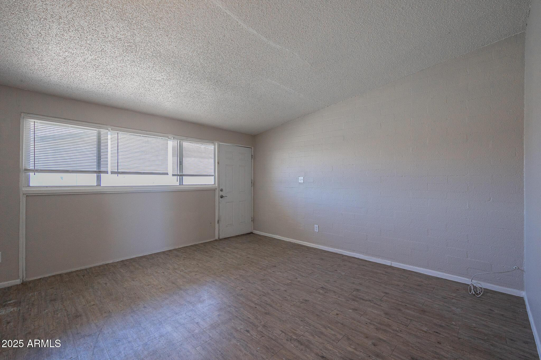 2115 W DEVONSHIRE Avenue 4