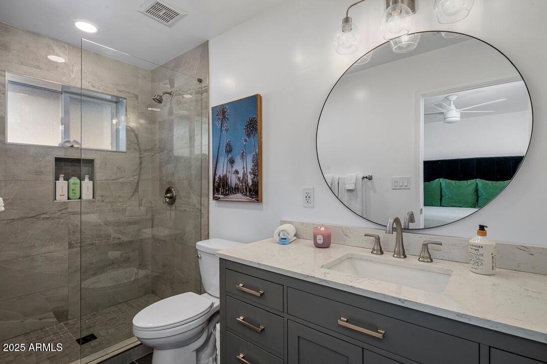 4526 E PARADISE Lane