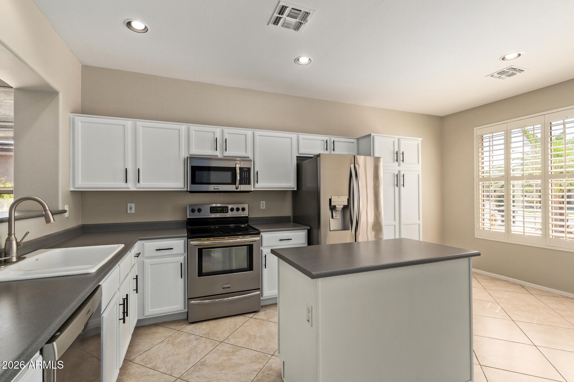 2760 E CARLA VISTA Drive