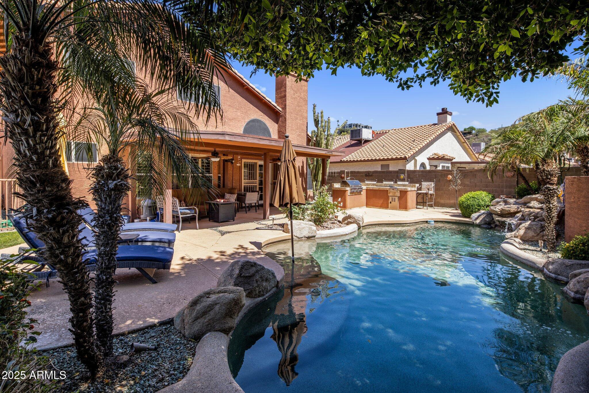 1633 W ACOMA Drive