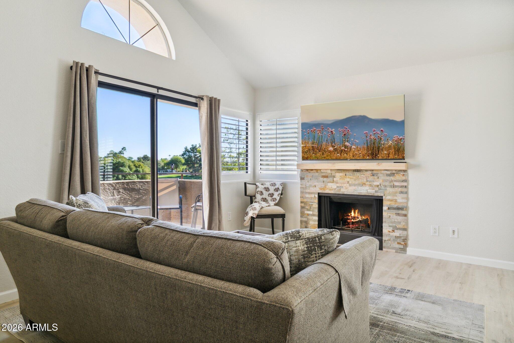 5122 E SHEA Boulevard 2095