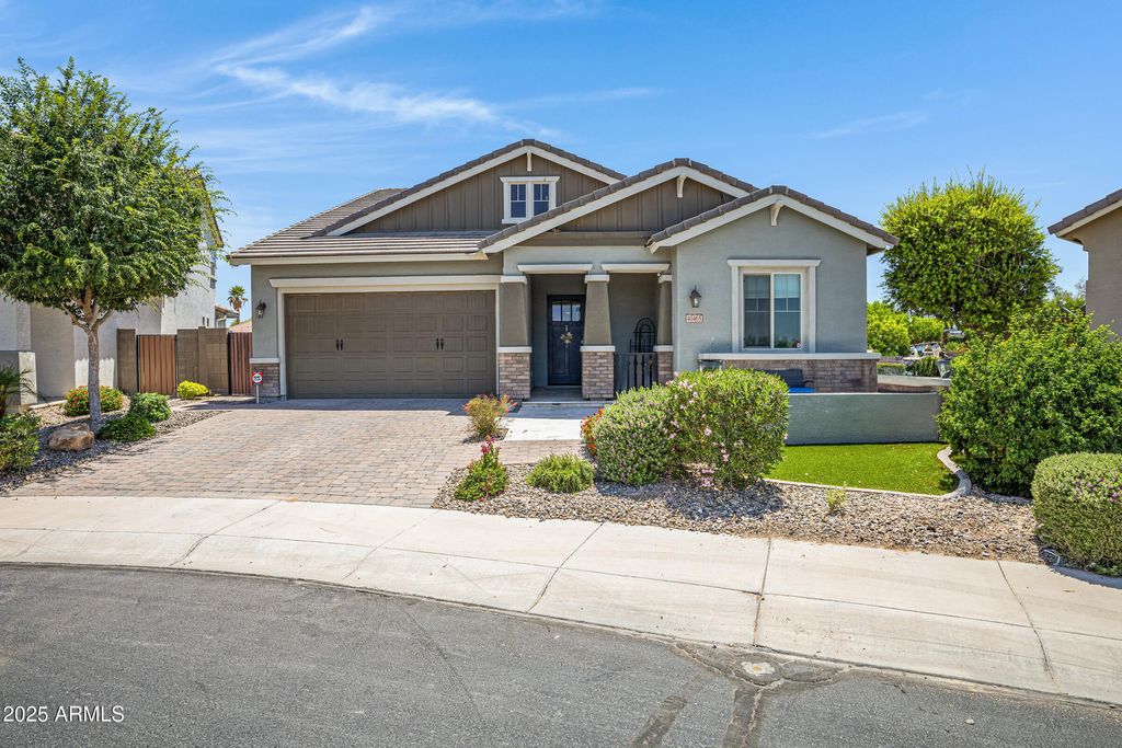 Photo of 41465 W Sussex Drive, Maricopa, AZ 85138 (MLS # 6958453)