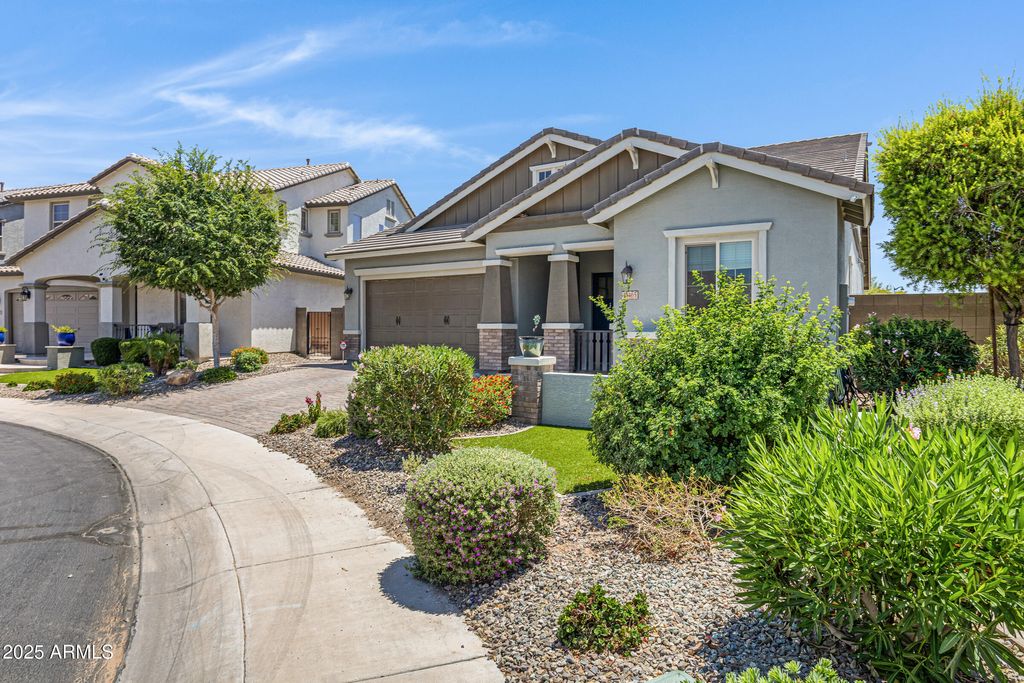 Photo of 41465 W Sussex Drive, Maricopa, AZ 85138 (MLS # 6958453)