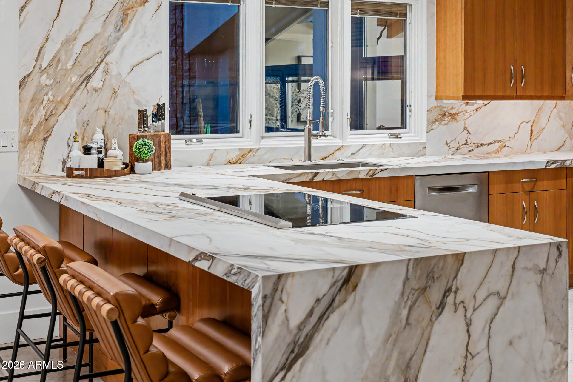 122 E LOMA VISTA Drive