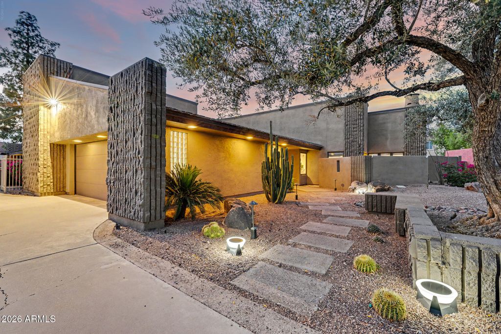 Photo of 122 E Loma Vista Drive, Tempe, AZ 85282 (MLS # 7014310)