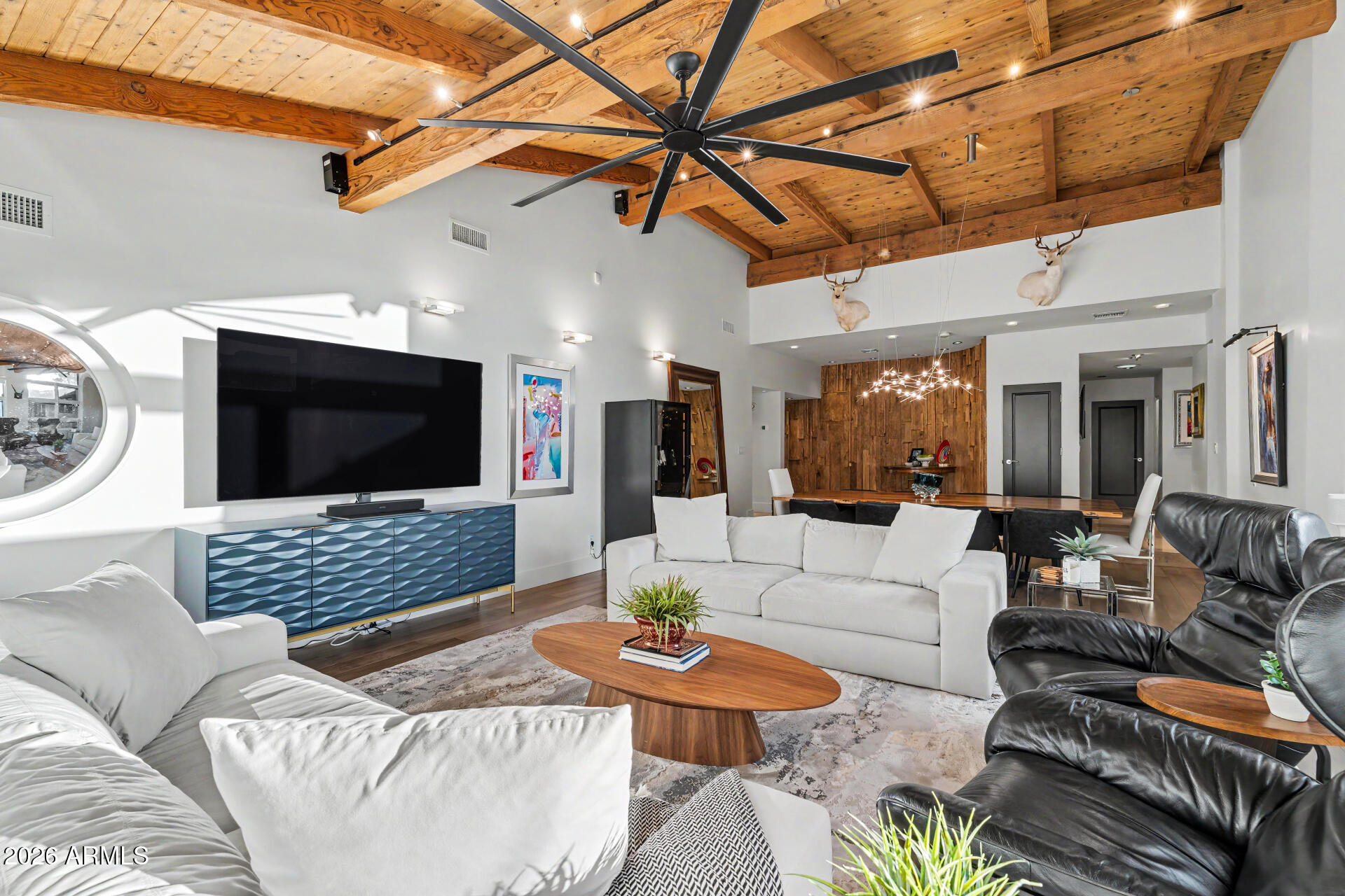 122 E LOMA VISTA Drive