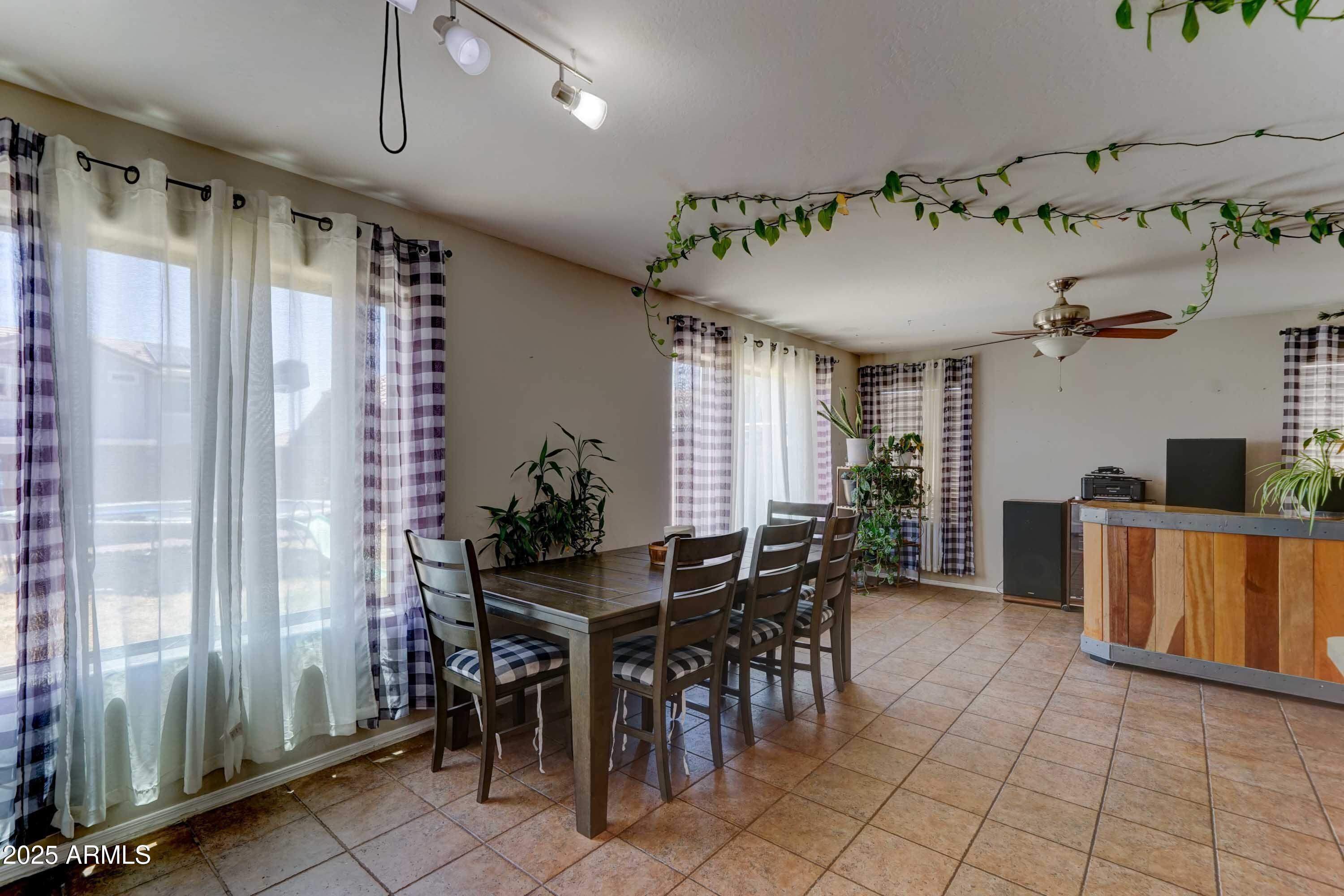 25519 W CROWN KING Road