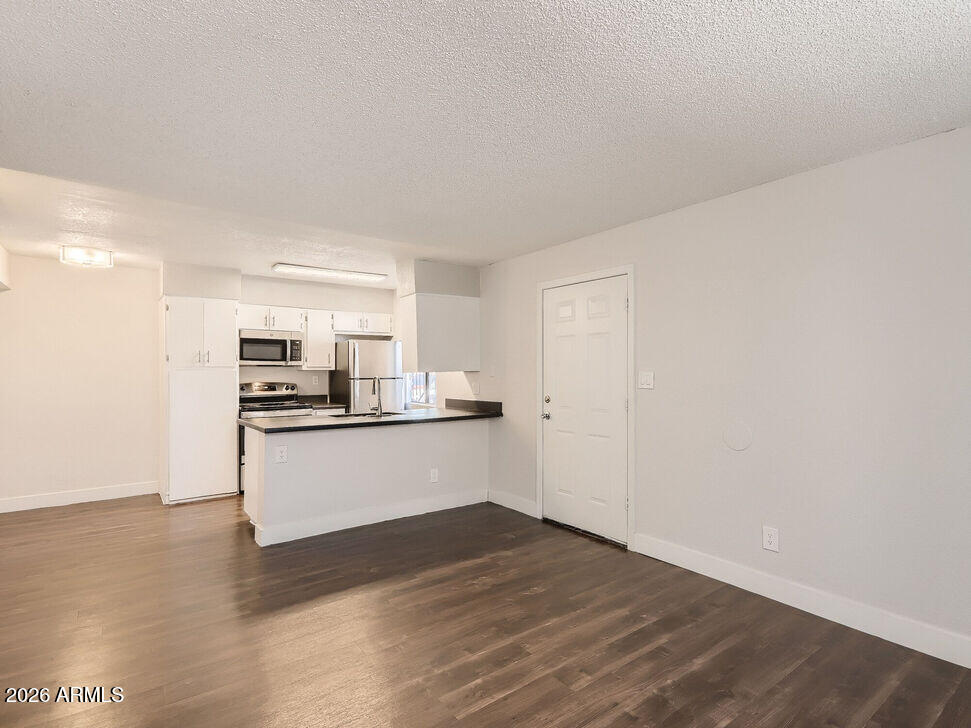 2524 W GLENROSA Avenue A2