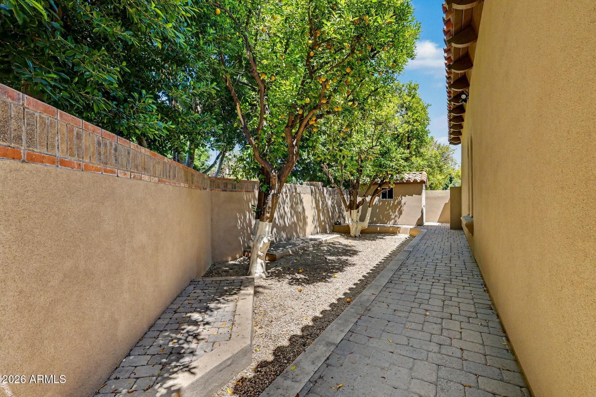 VISTA ESTANCIA - Residential