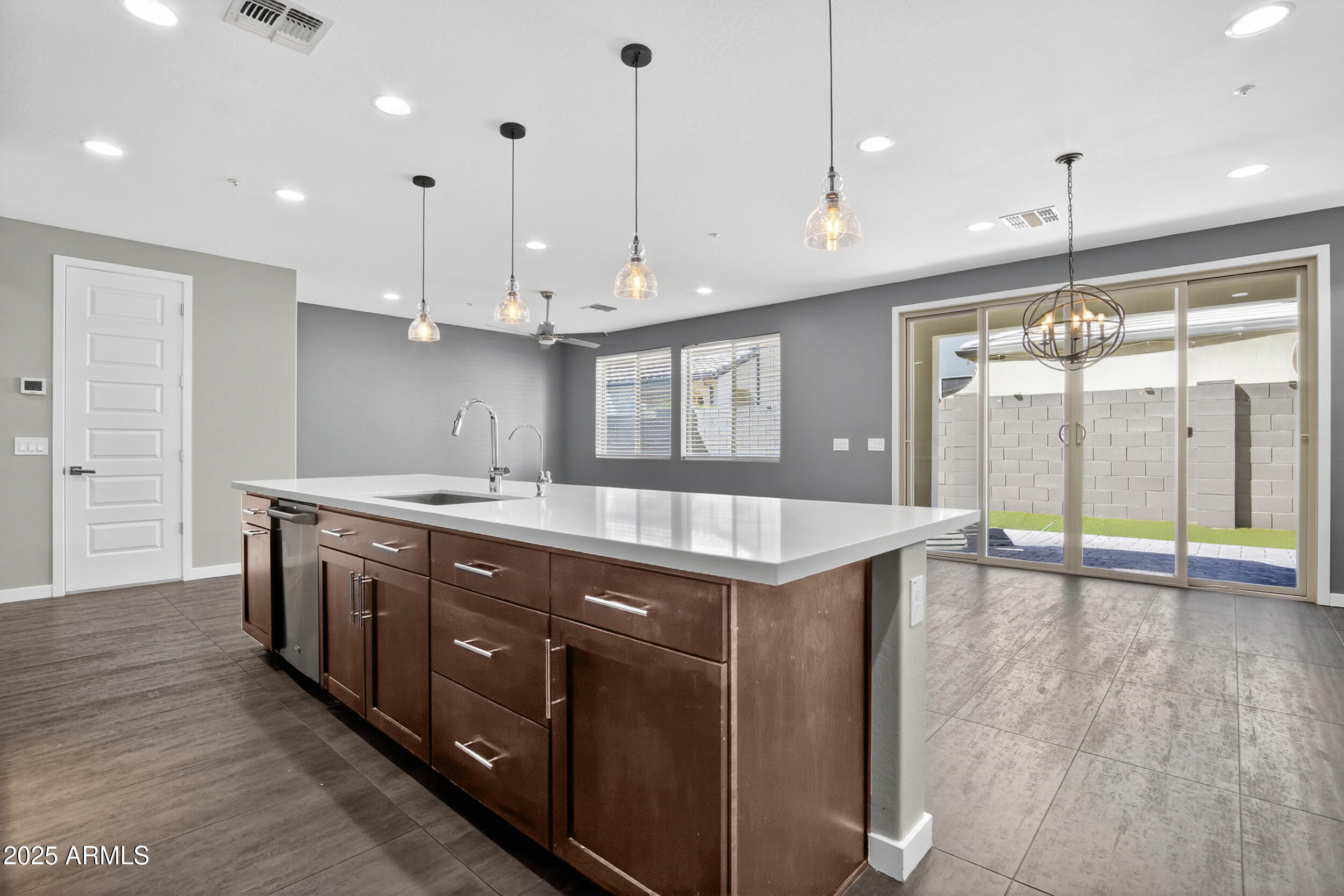 2350 W GLORIA Lane