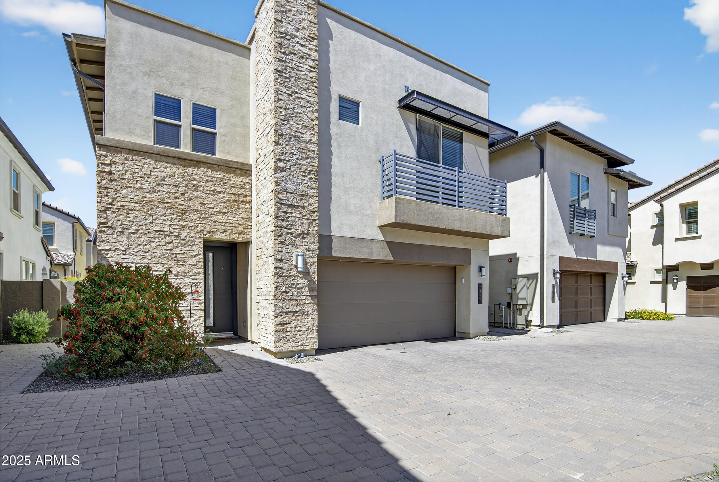 2350 W GLORIA Lane