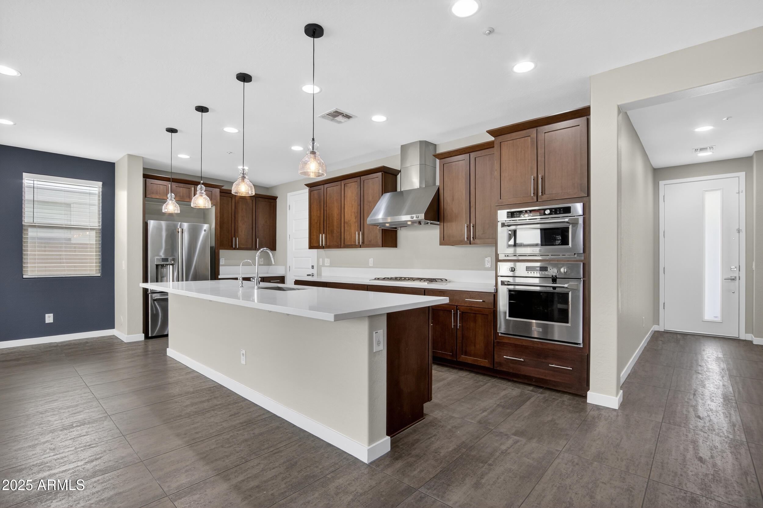2350 W GLORIA Lane