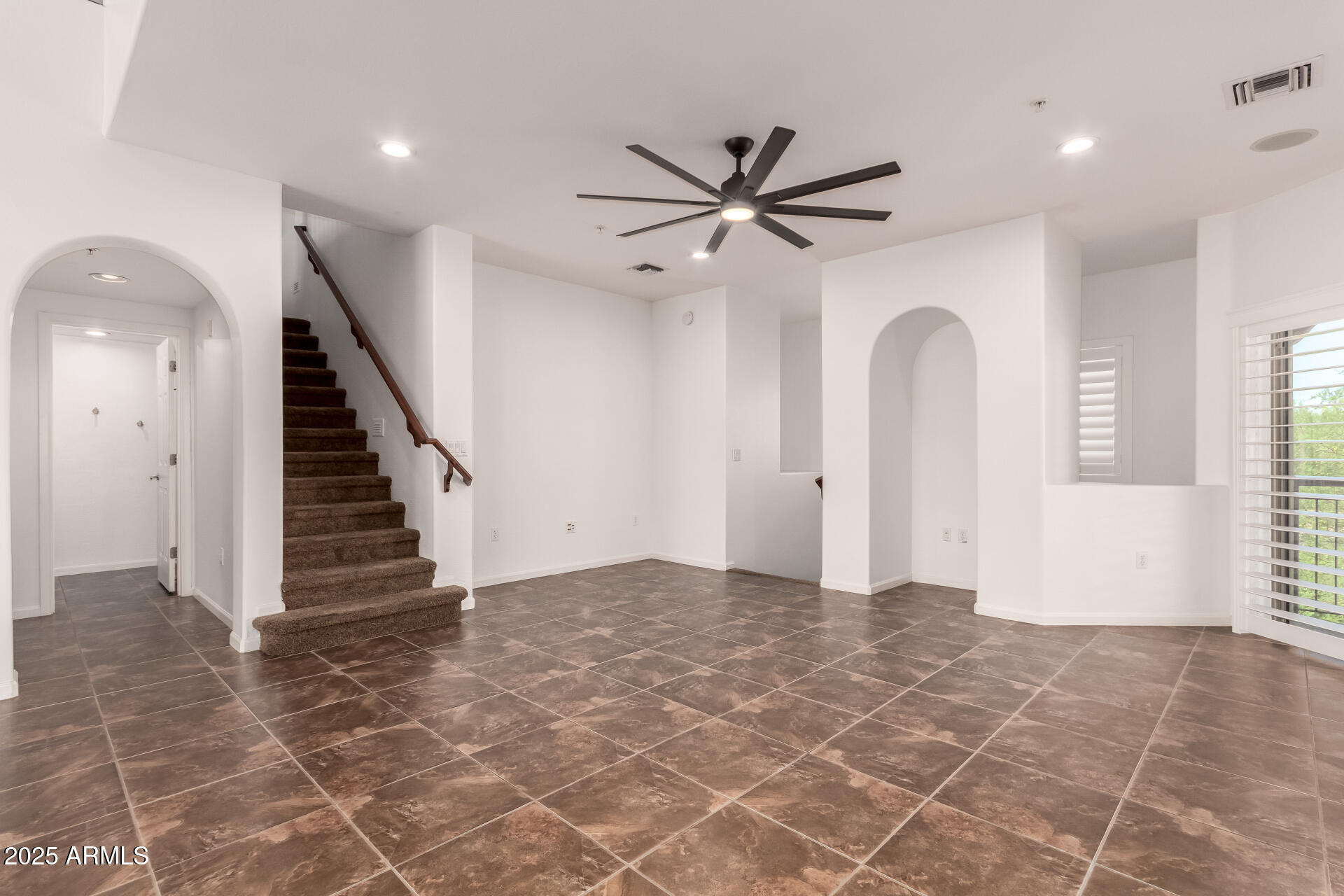 3935 E ROUGH RIDER Road 1076