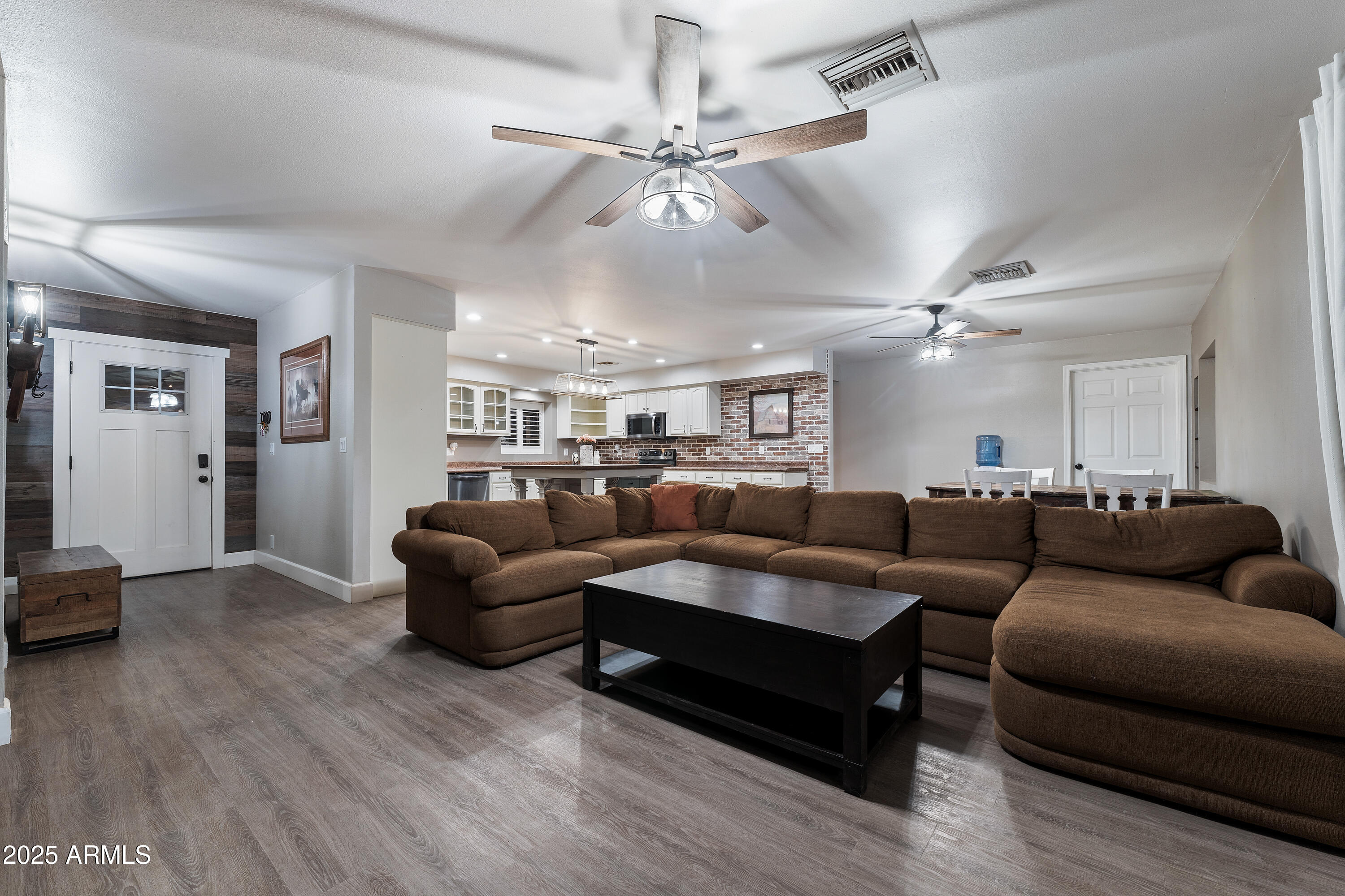 1018 N Wickiup Road