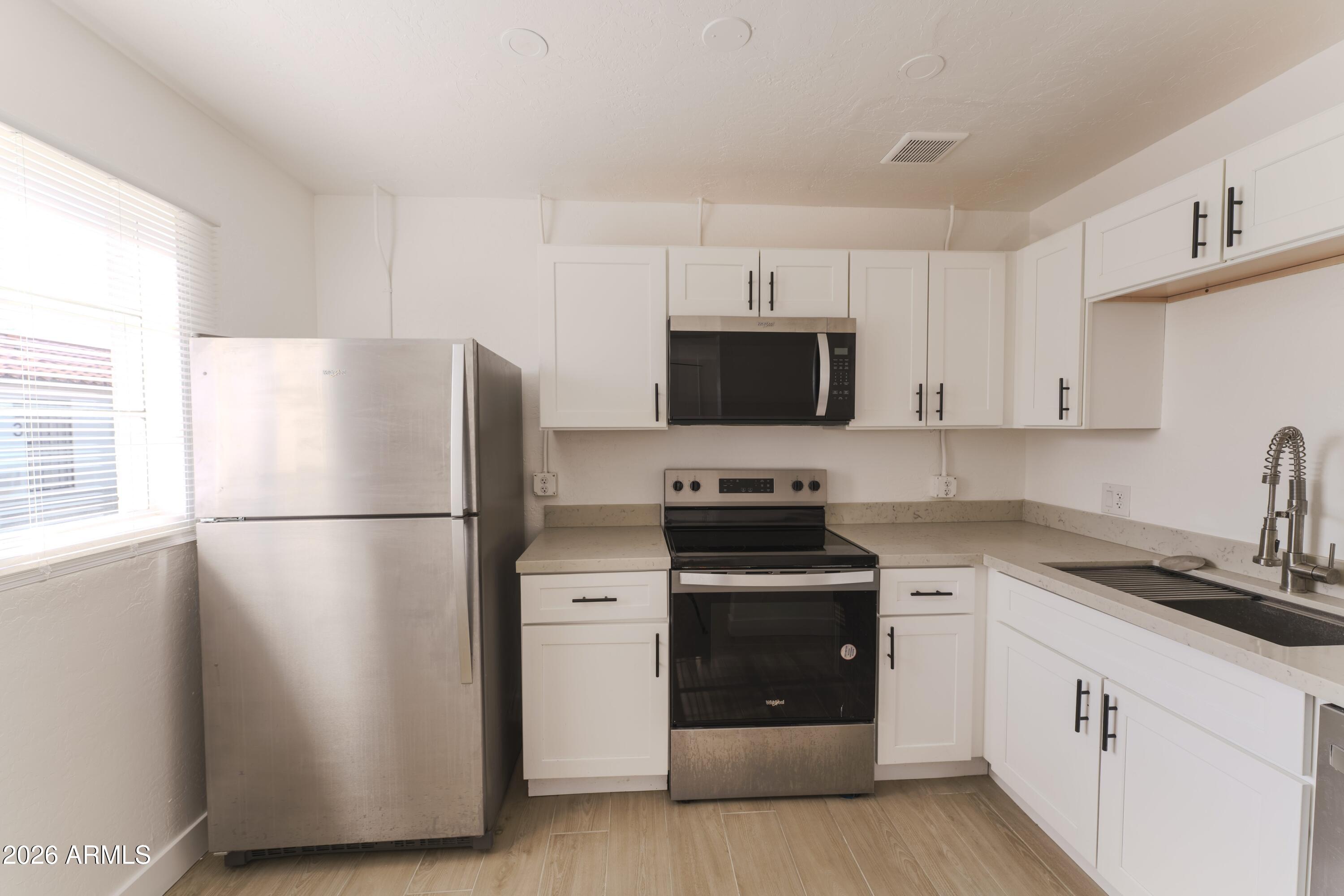 1322 W Roosevelt Street Apt 8