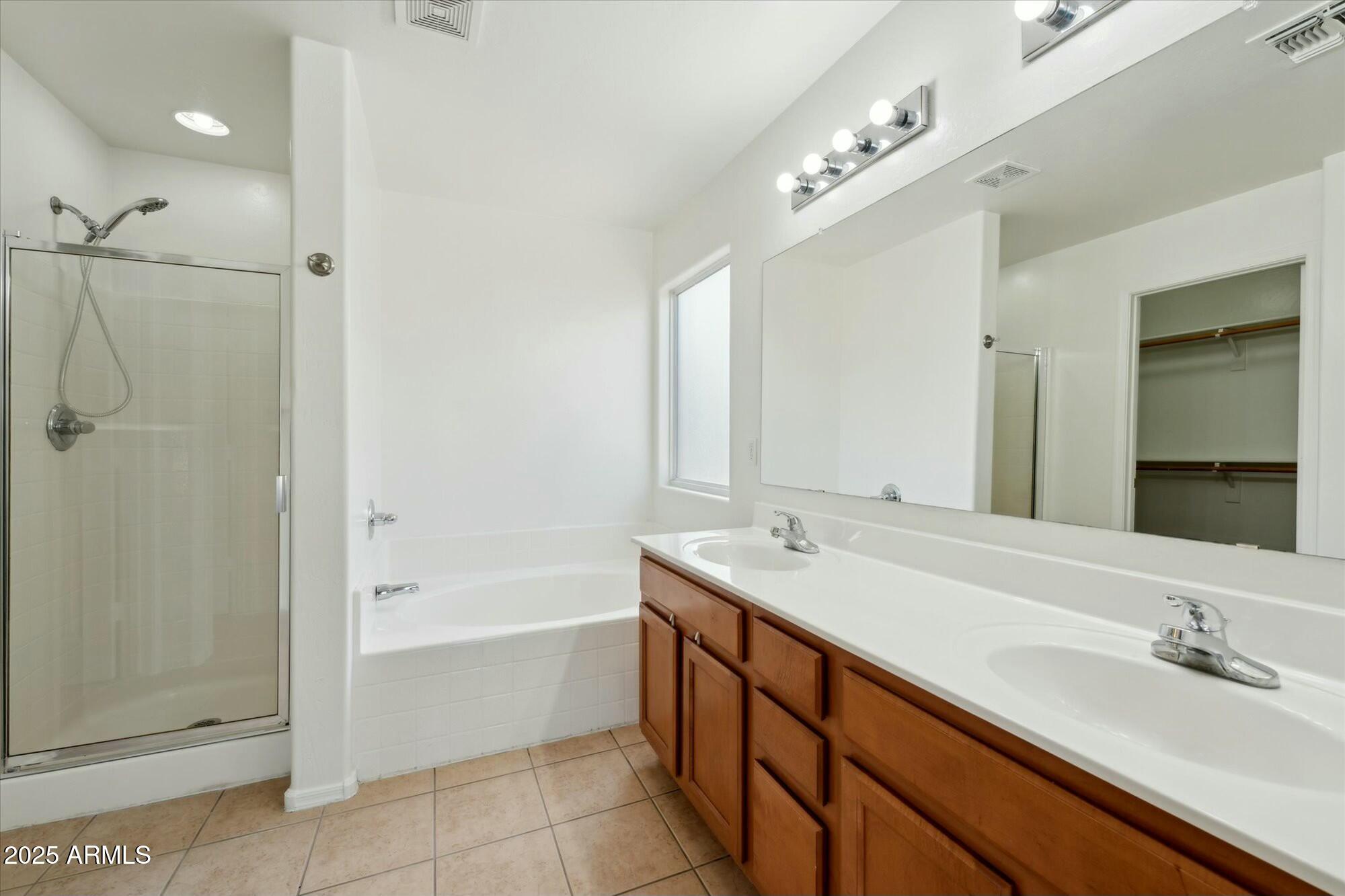 Goodyear, Arizona 85338, United States, 4 Bedrooms Bedrooms, ,2 BathroomsBathrooms,Residential,Pending,113932