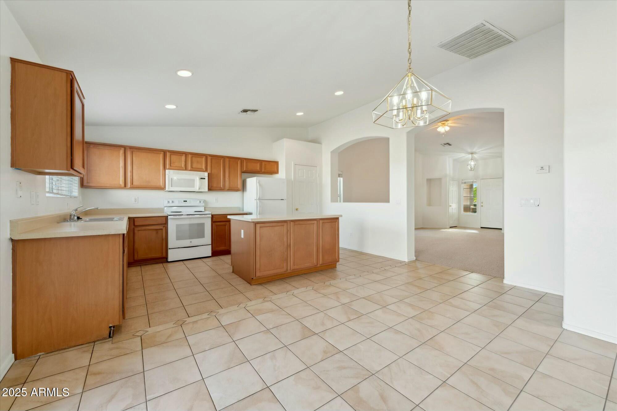 Goodyear, Arizona 85338, United States, 4 Bedrooms Bedrooms, ,2 BathroomsBathrooms,Residential,Pending,113932