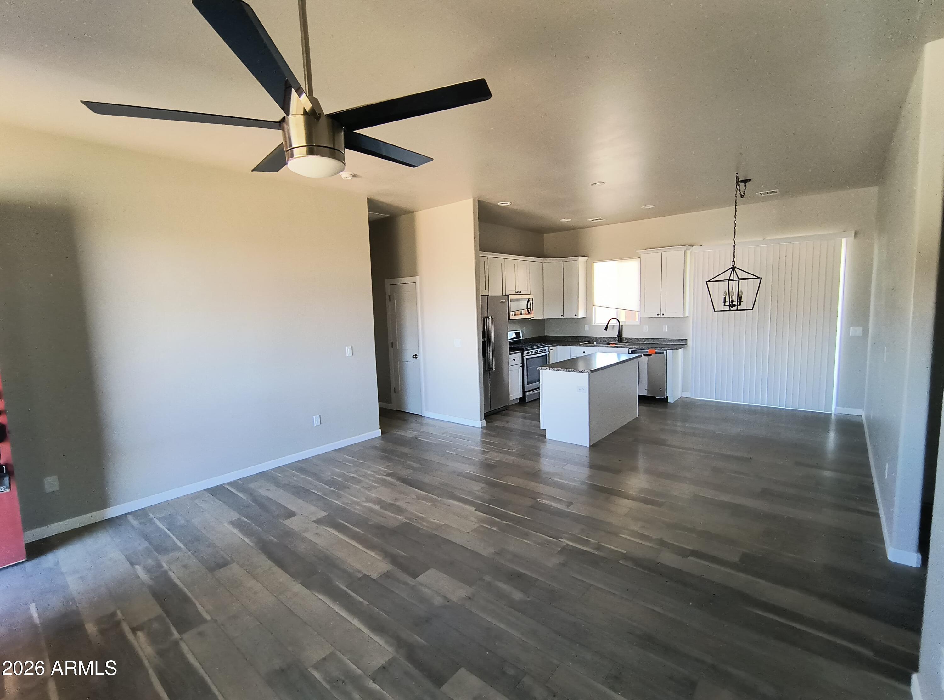 1098 W IONE Lane