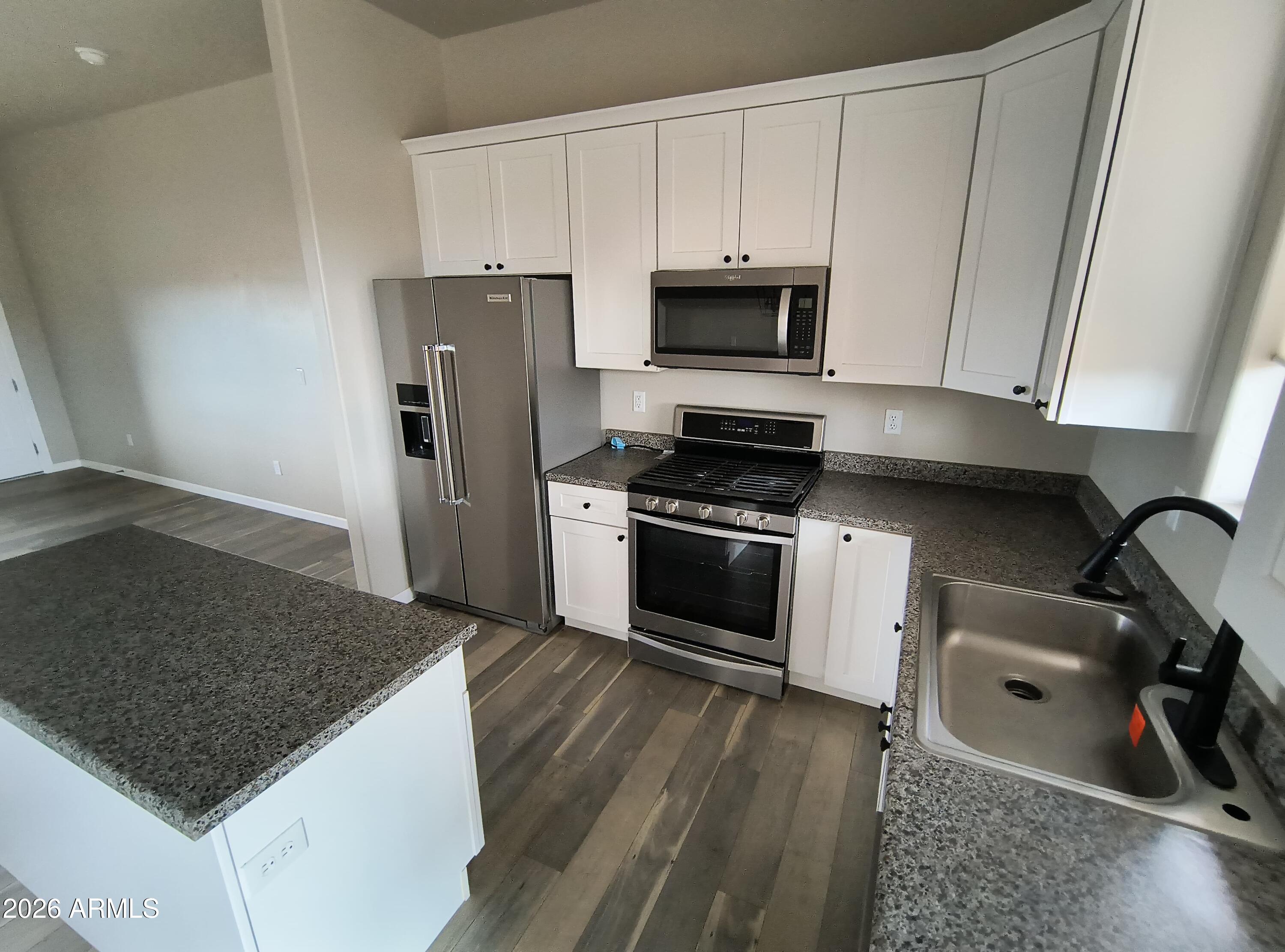 1098 W IONE Lane