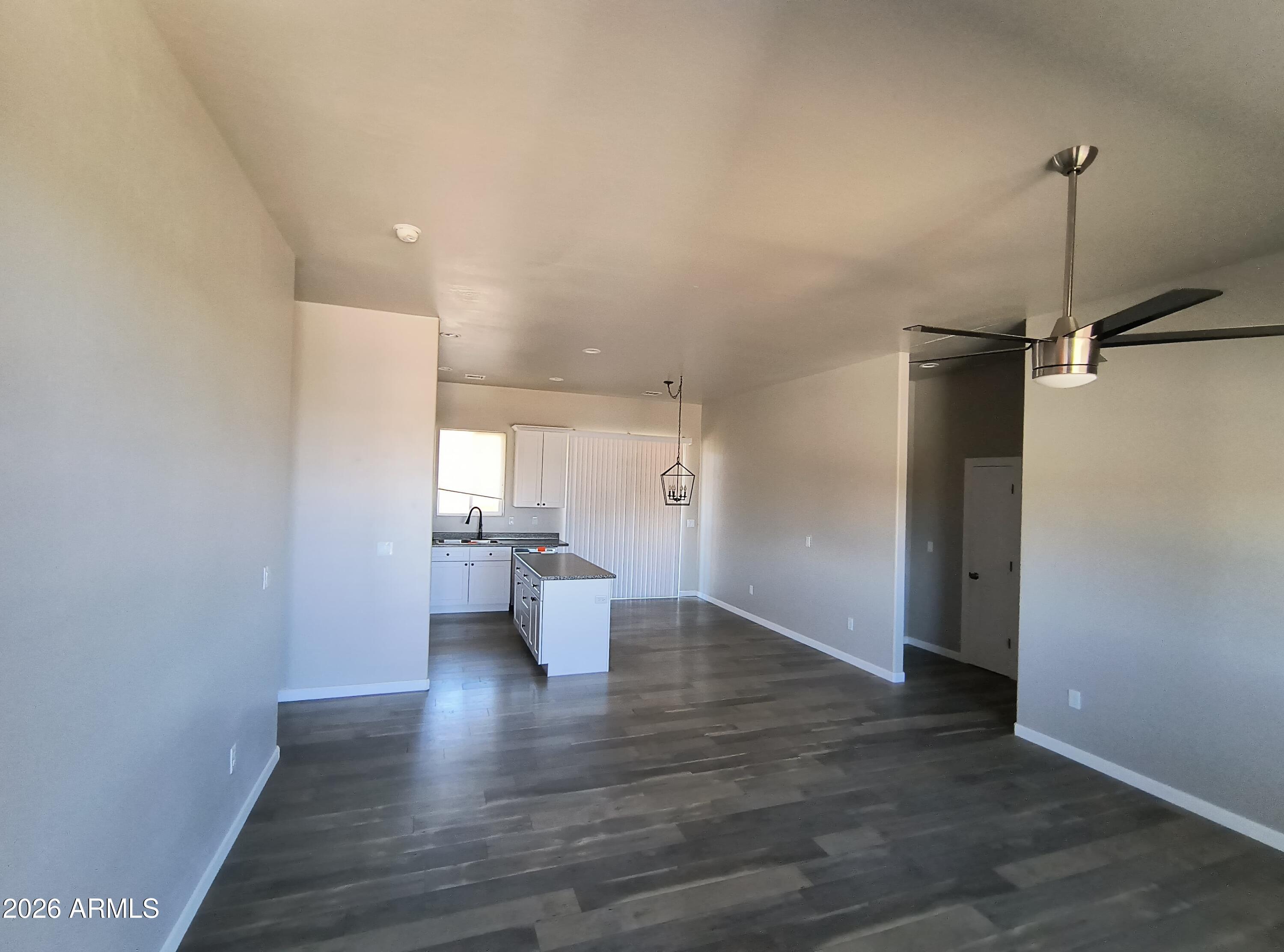 1098 W IONE Lane