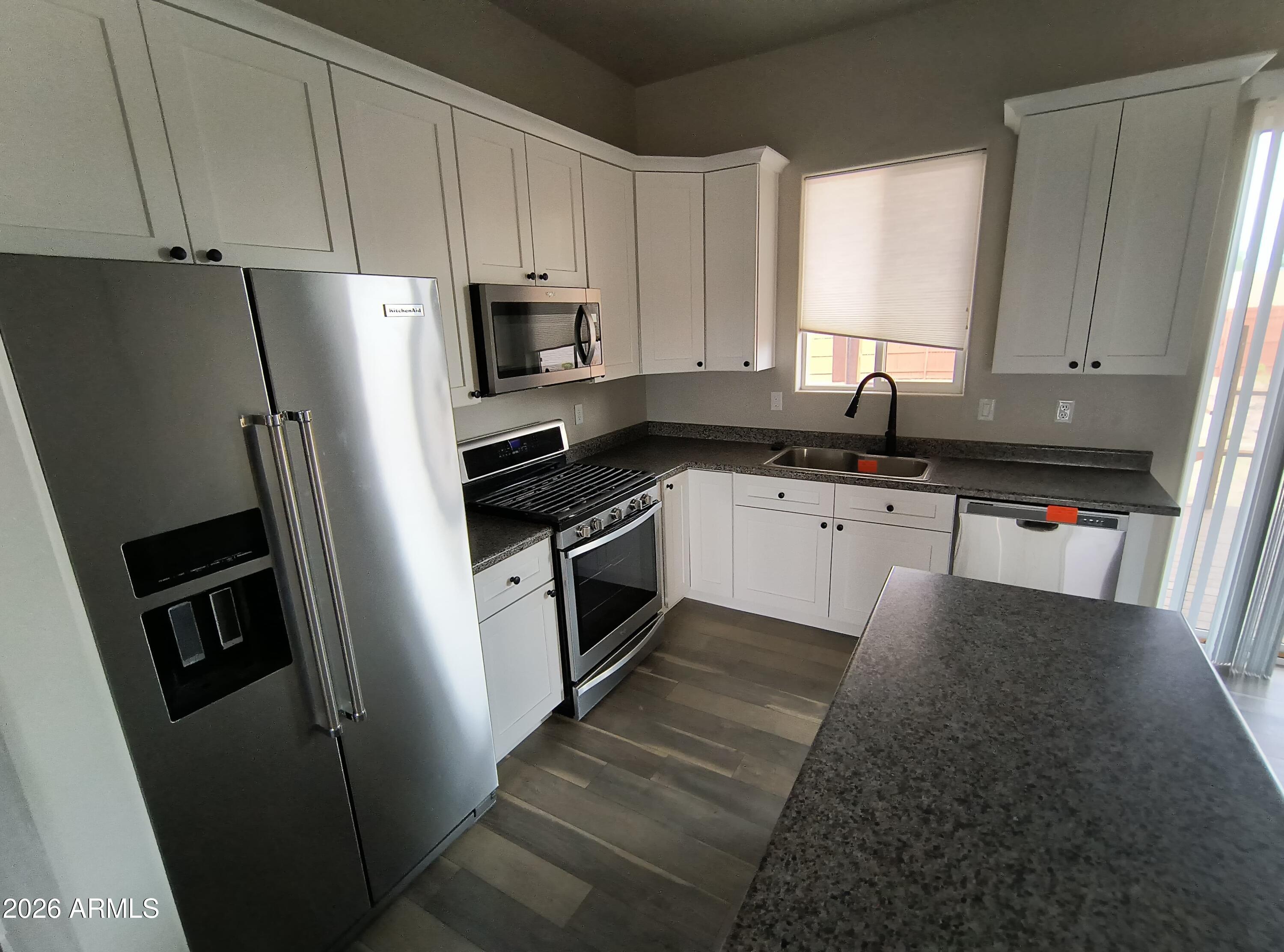 1098 W IONE Lane