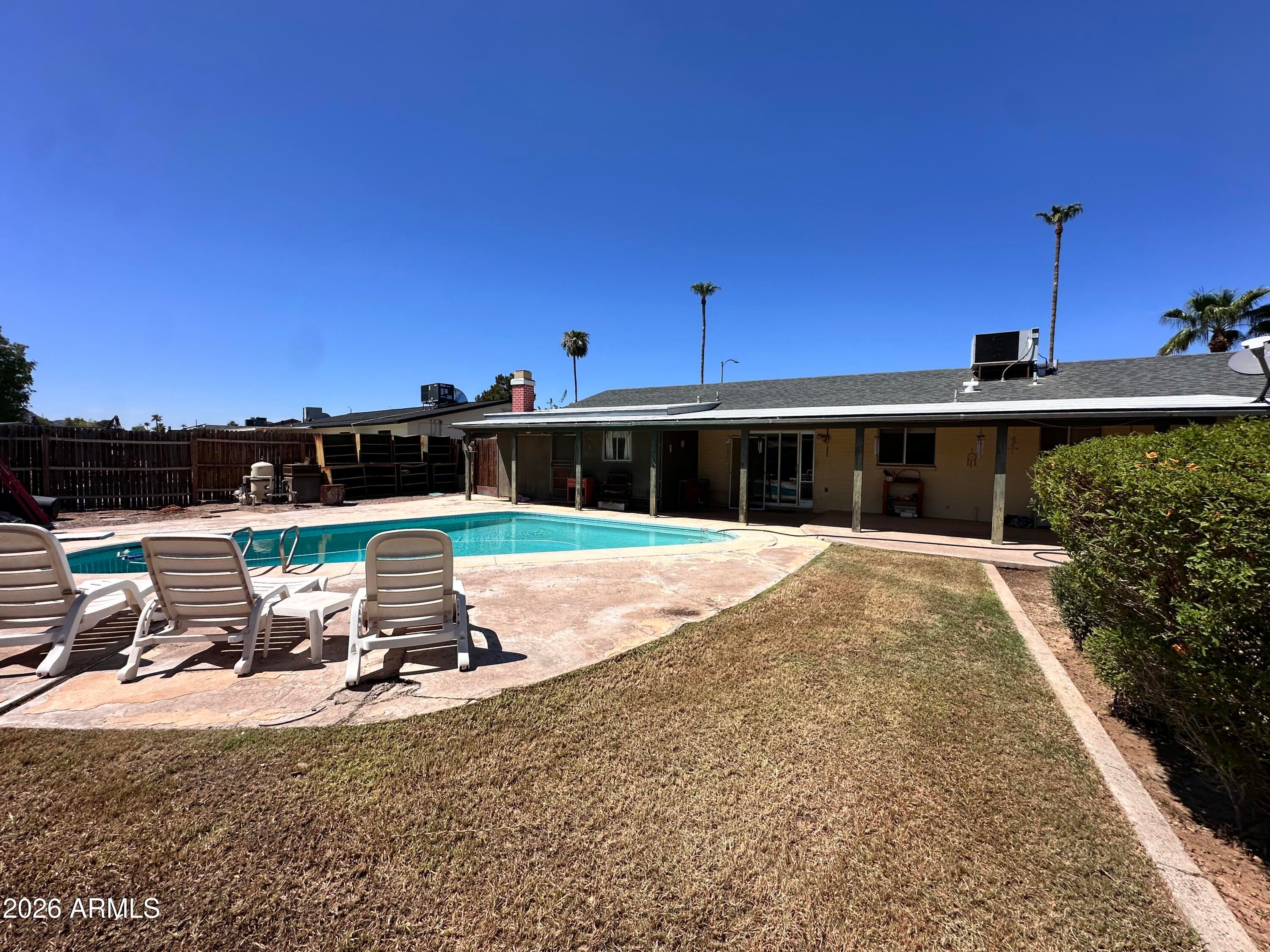 3421 E PARADISE Drive