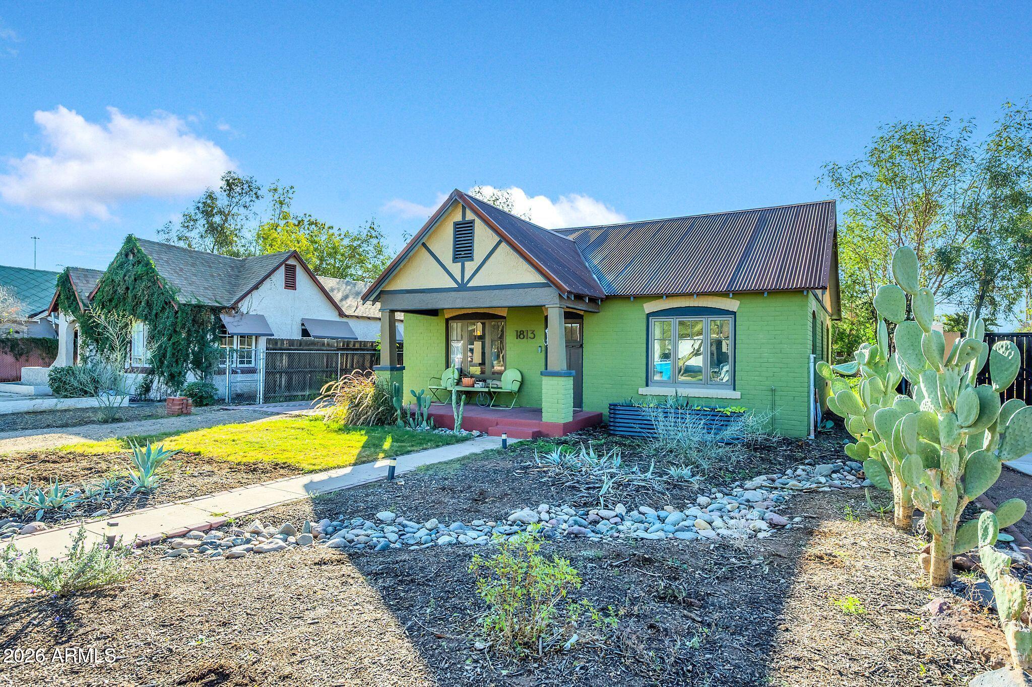 1813 E WILLETTA Street