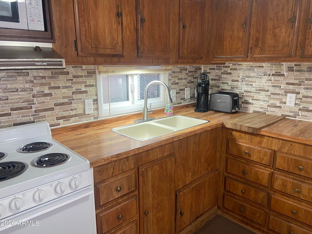 Photo of 1001 S Kiowa Circle, Apache Junction, AZ 85119 (MLS # 6984867)