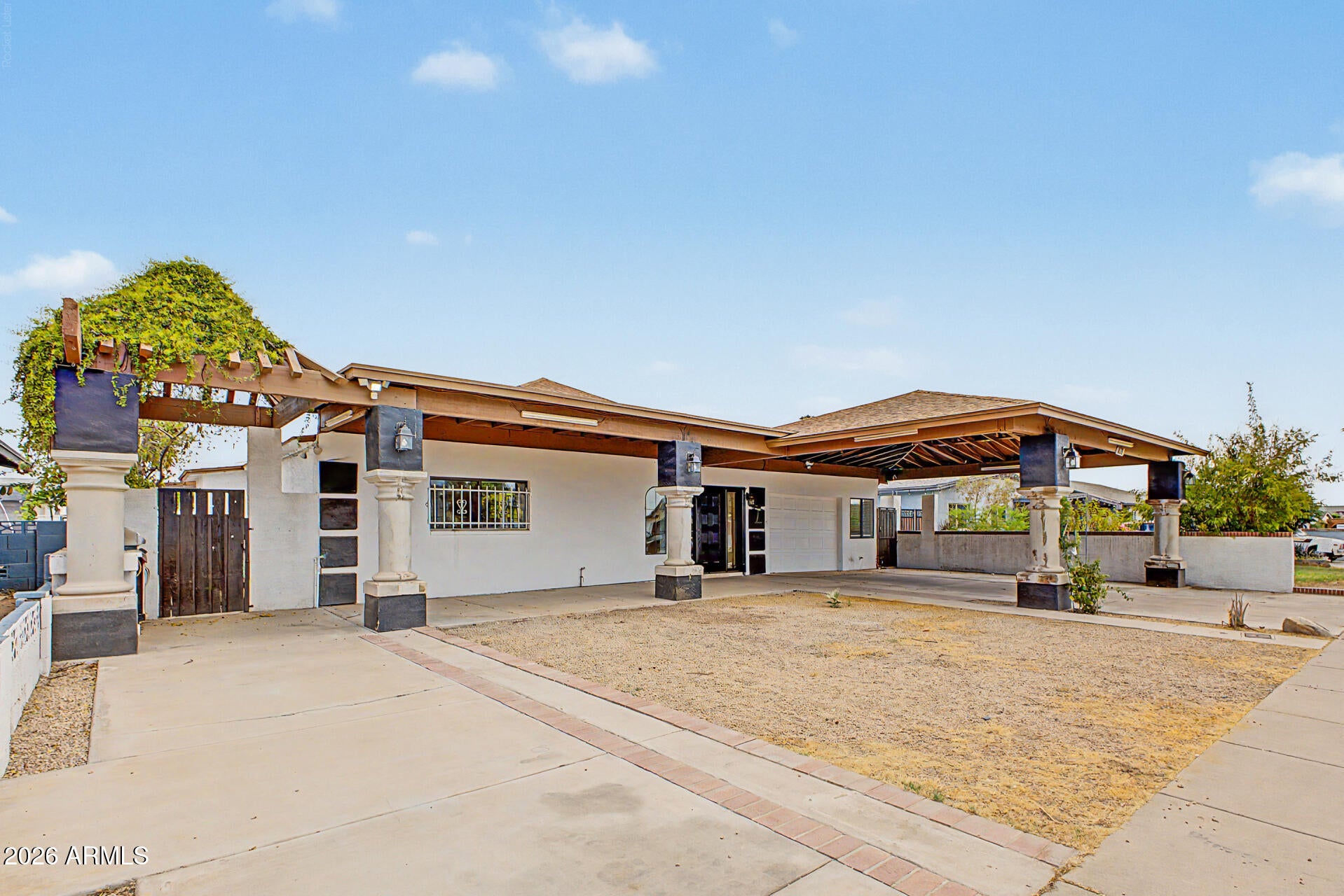 1707 W WAYLAND Drive