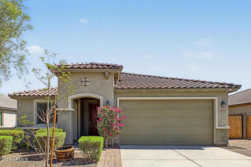 Photo of 5659 N 195th Drive, Litchfield Park, AZ 85340 (MLS # 7084601)