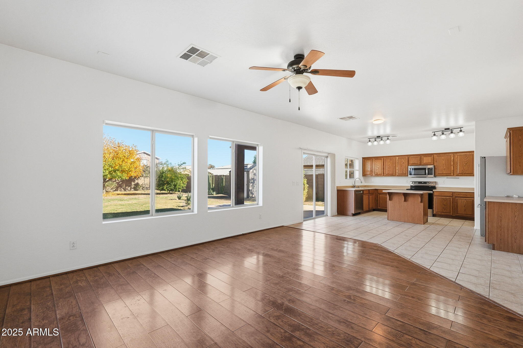 198 E MULE TRAIN Trail