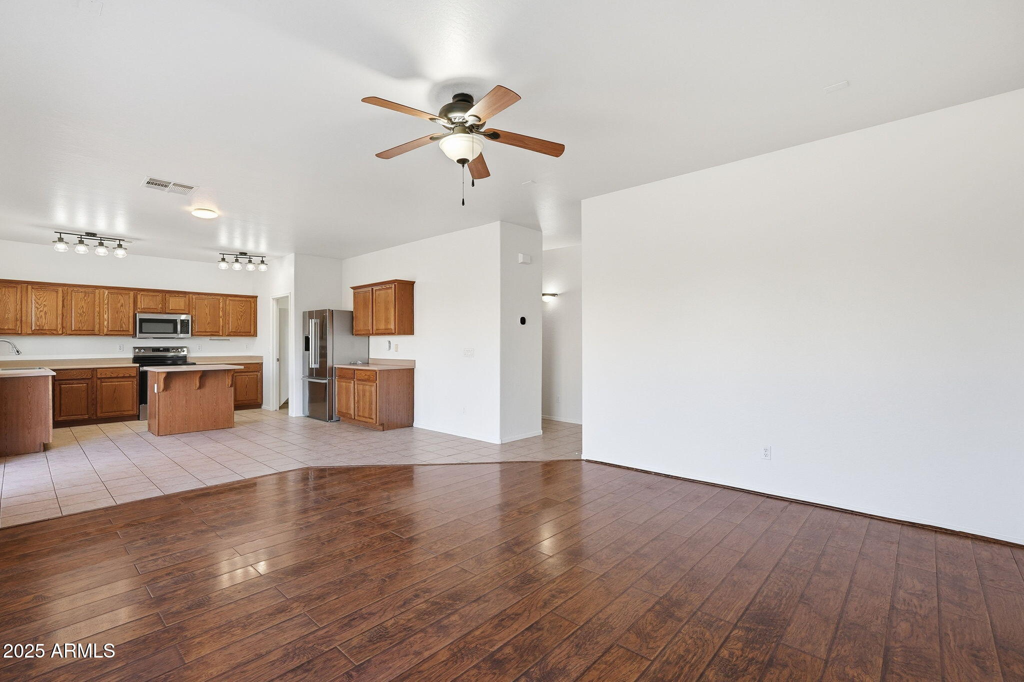 198 E MULE TRAIN Trail