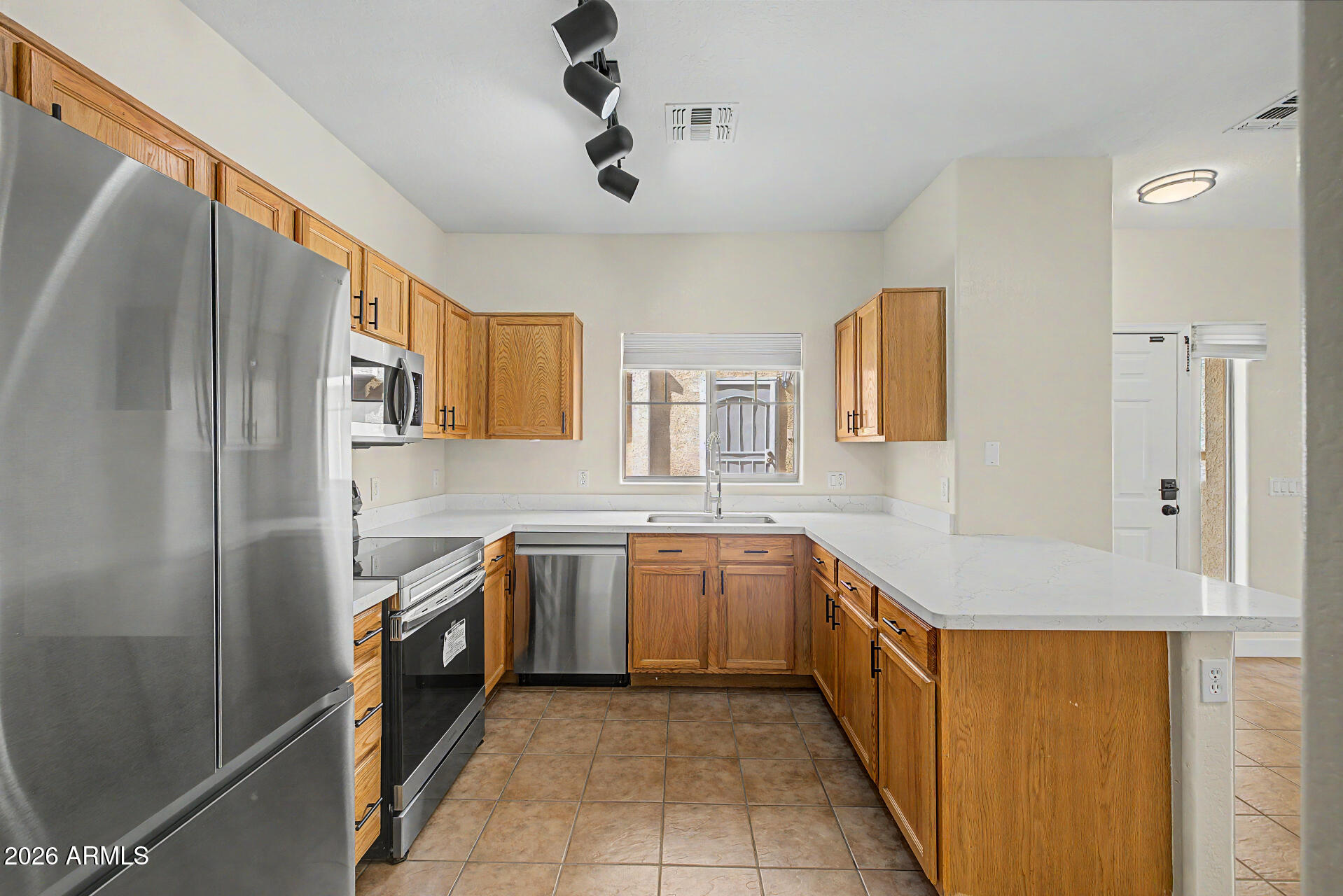 525 N MILLER Road 128