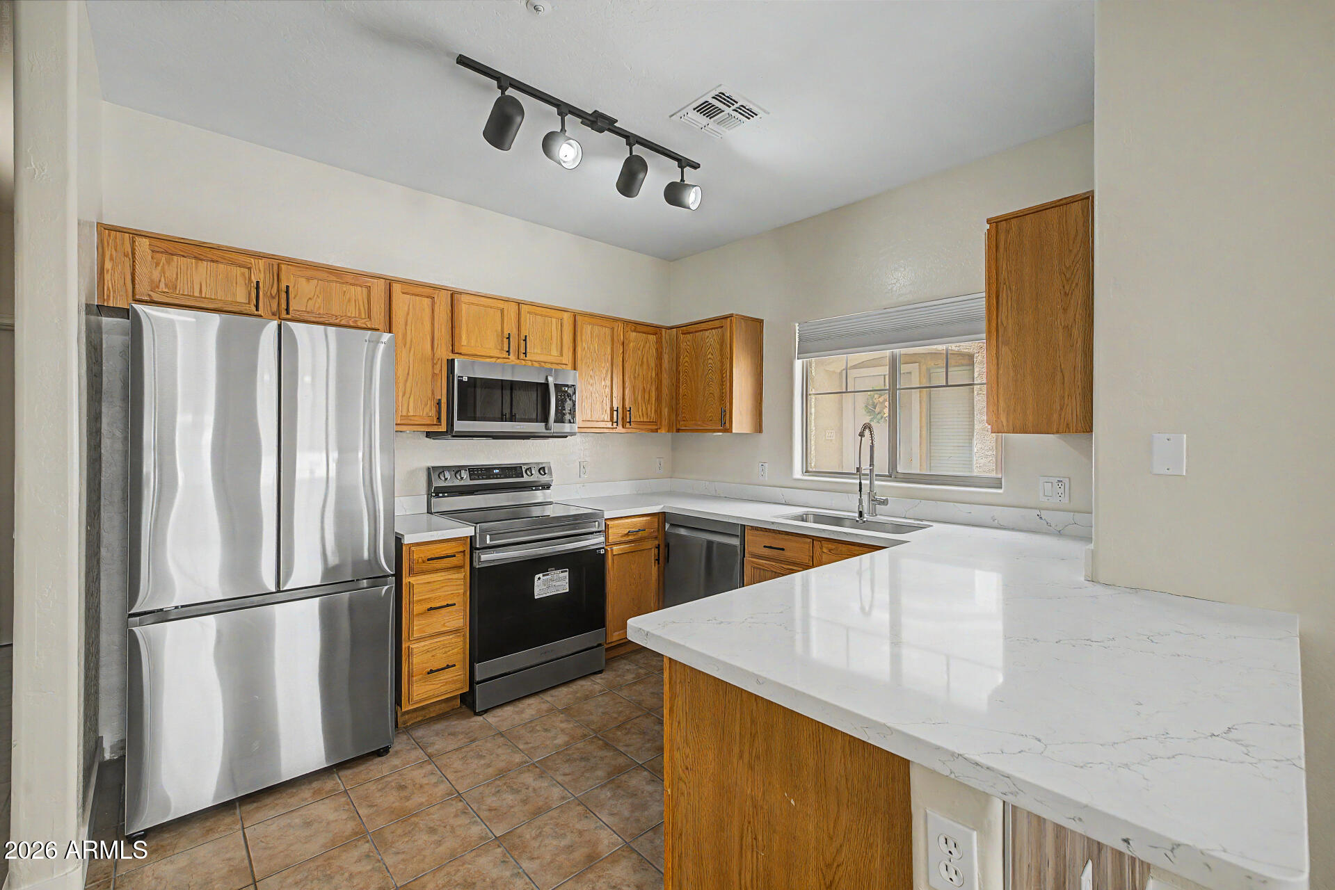 525 N MILLER Road 128